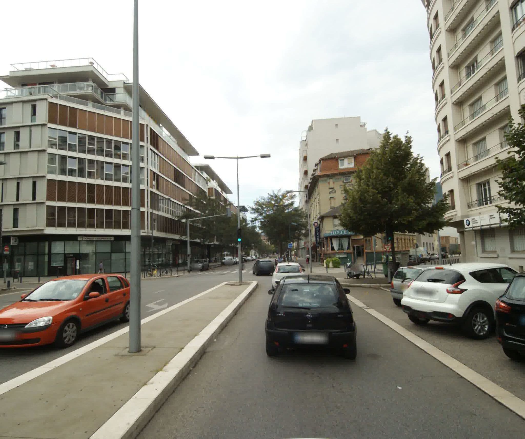 Street view near The Originals City, Hôtel Gambetta, Grenoble (Inter-Hotel), Grenoble — © sogefi (CC BY-SA · Mapillary)