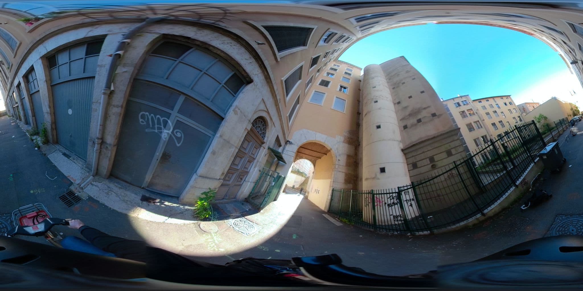 Street view near Appartements Croix Rousse, Lyon 01 — © po_gregoire (CC BY-SA · Mapillary)