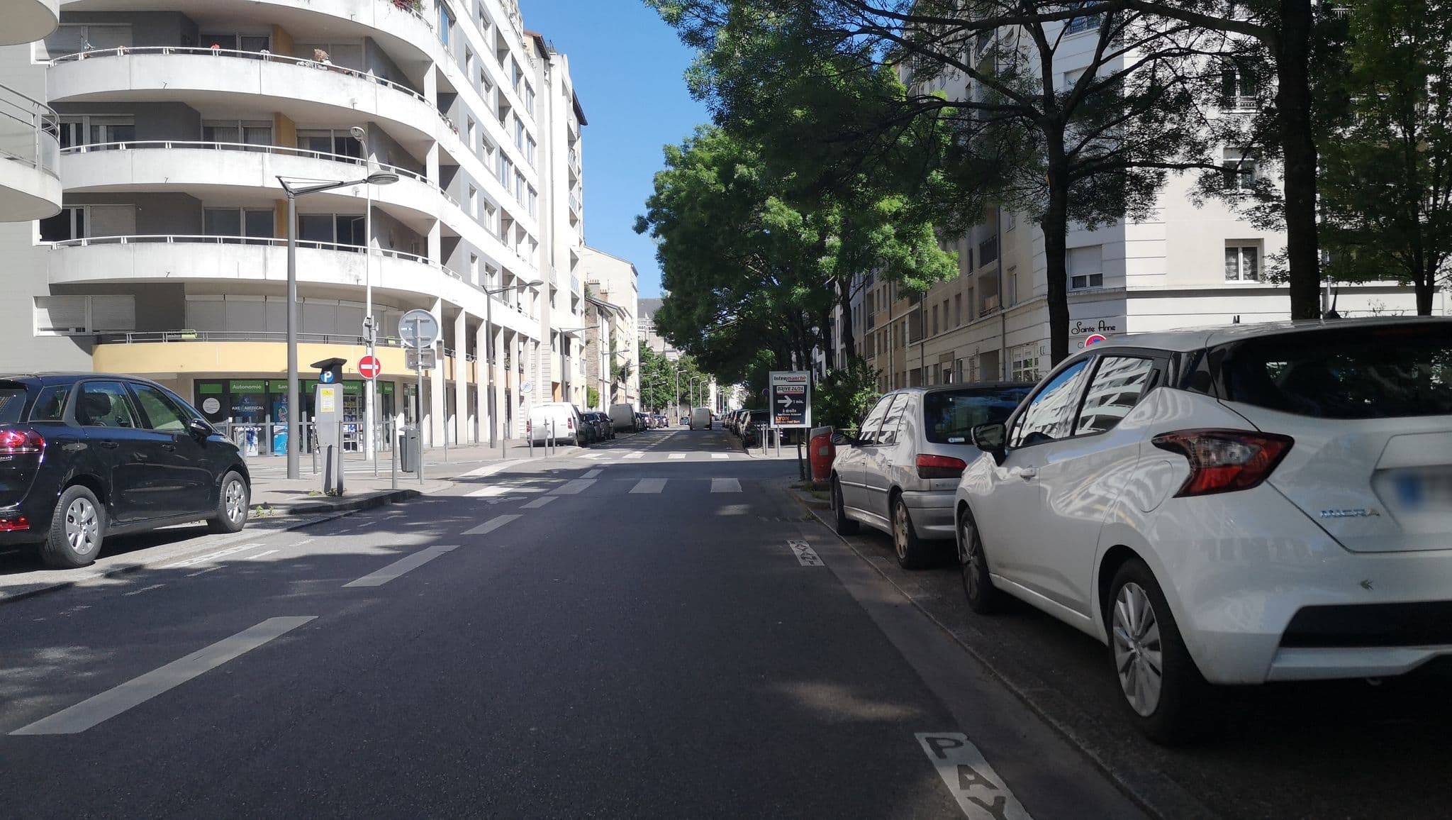 Street view near Part Dieu Charial Suites & Chambres, Lyon 03 — © blueberry (CC BY-SA · Mapillary)