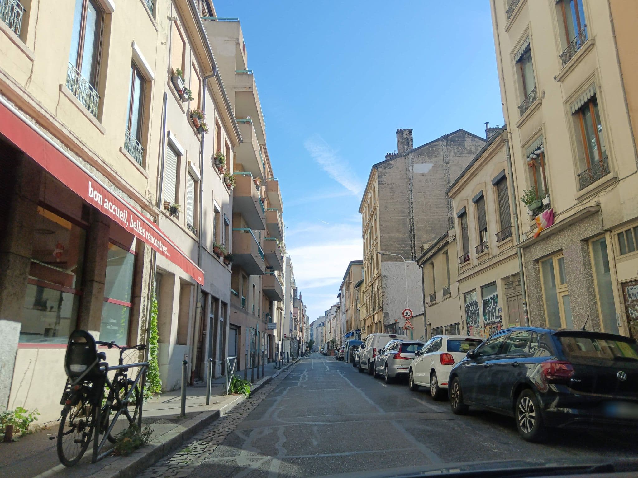 Street view near Appartement Part-Dieu Saxe Gambetta, Lyon — © CutKziG (CC BY-SA · Mapillary)