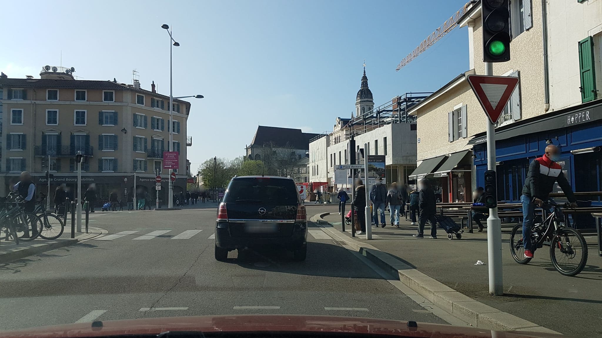 Street view near hôtel Bressan du XXème siècle, Bourg-en-Bresse — © pyrog (CC BY-SA · Mapillary)