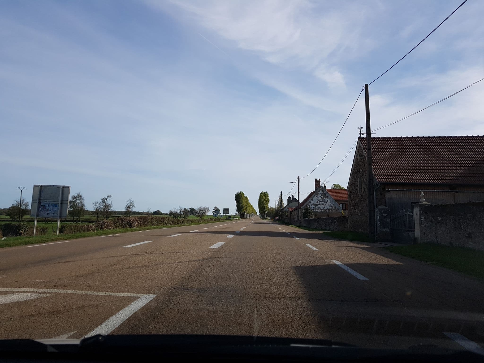 Street view near Campanile Hôtel Avallon, Avallon — © fgouget (CC BY-SA · Mapillary)