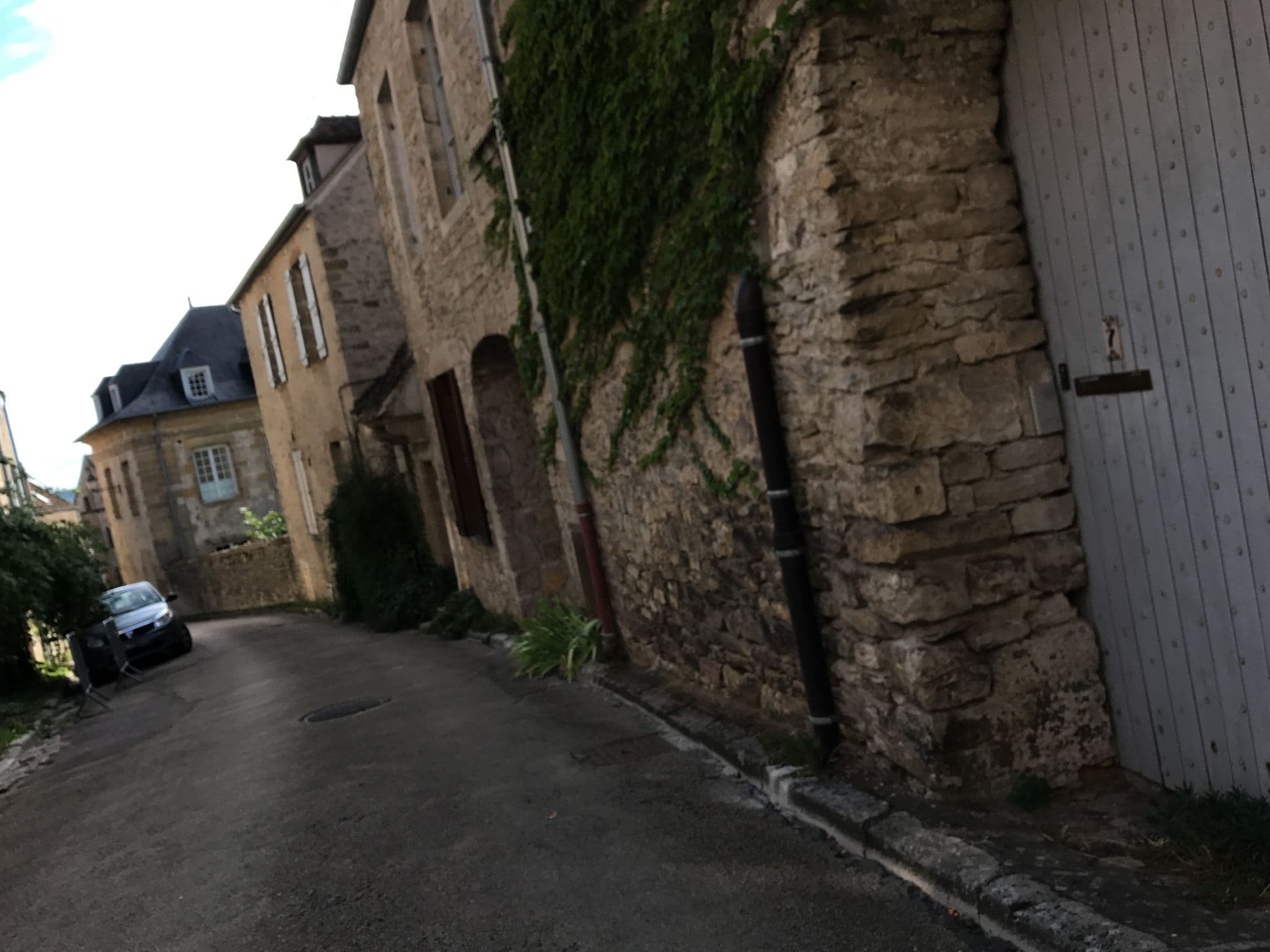 Street view near The Good Studio Vezelay, Avallon — © thepriben (CC BY-SA · Mapillary)