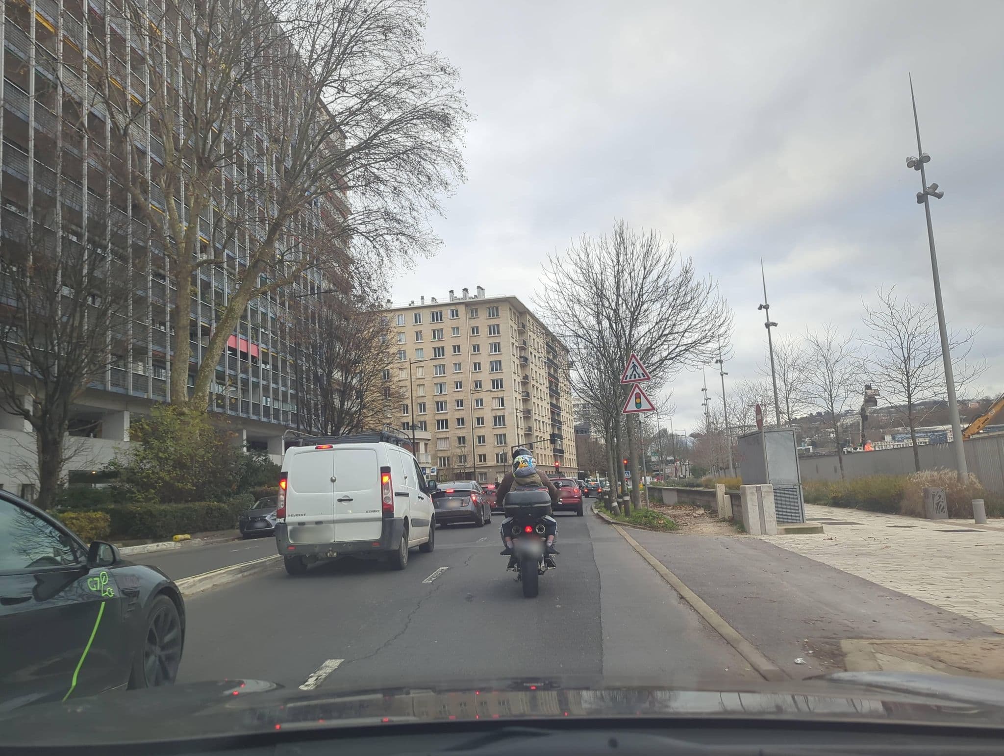 Street view near BP Apartments, Boulogne-Billancourt — © Cryptophil (CC BY-SA · Mapillary)