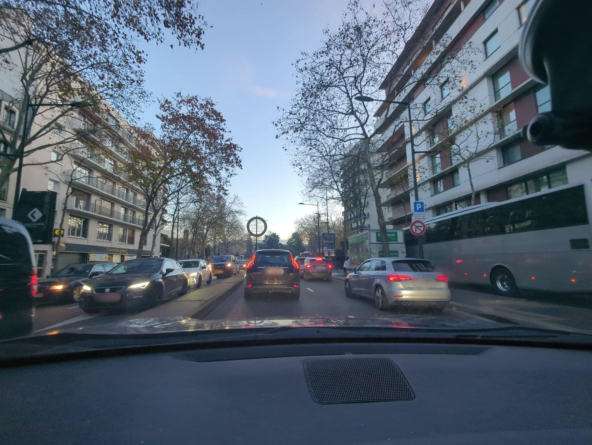 Street view near Pinot Noir Conference Room, Boulogne-Billancourt — © Cryptophil (CC BY-SA · Mapillary)