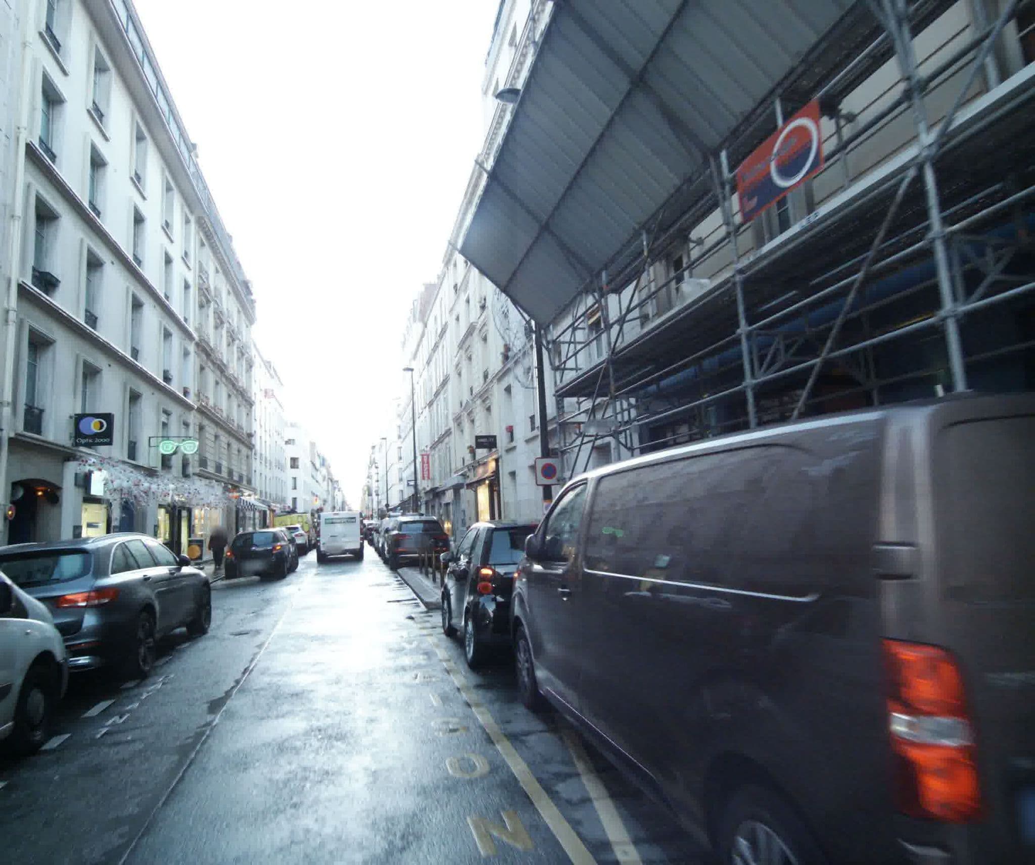 Street view near Splendid Hôtel Paris Levallois, Levallois-Perret — © sogefi (CC BY-SA · Mapillary)