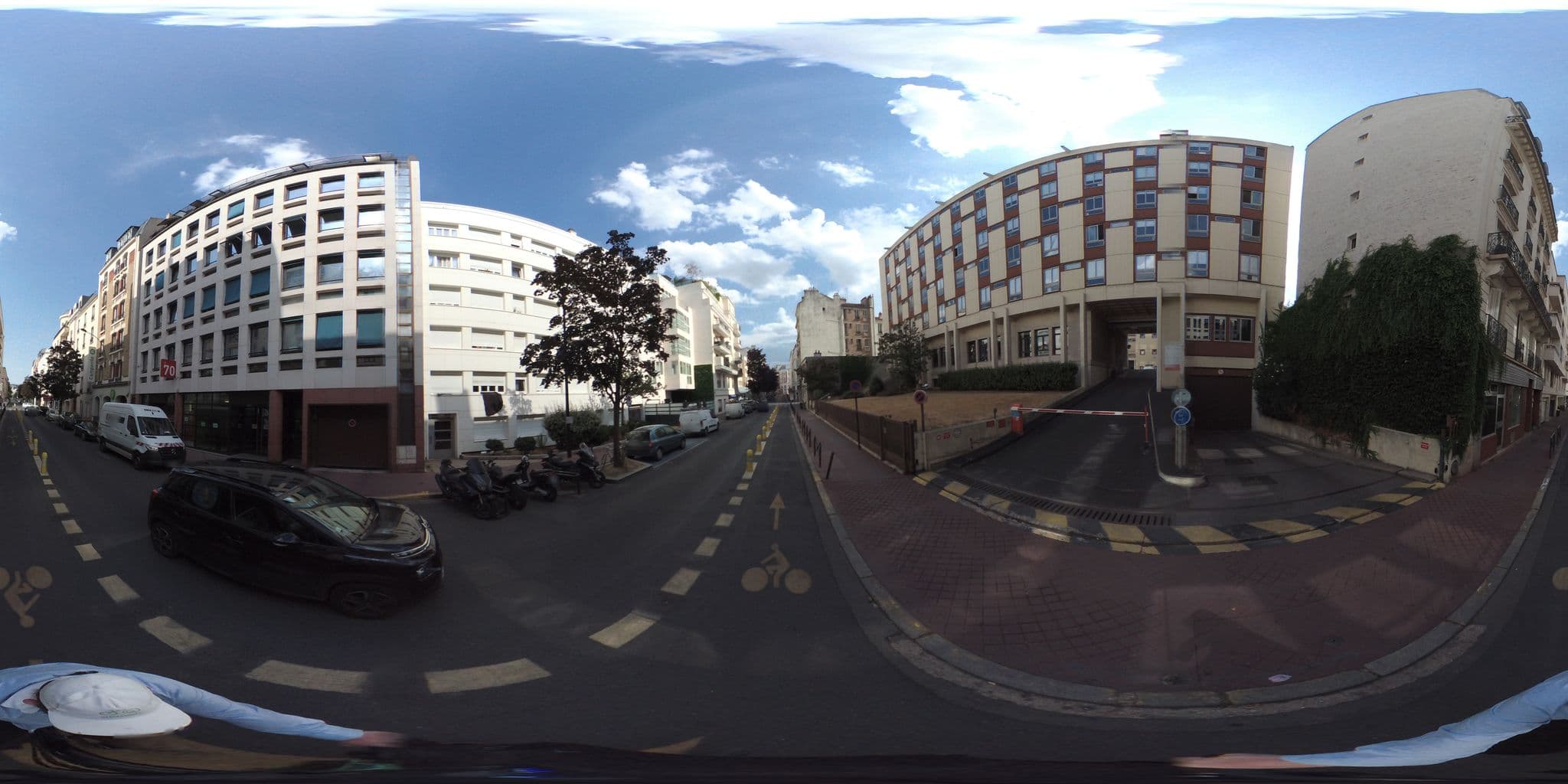 Street view near Campanile Paris Ouest - Porte de Champerret Levallois, Levallois-Perret — © geovelo (CC BY-SA · Mapillary)