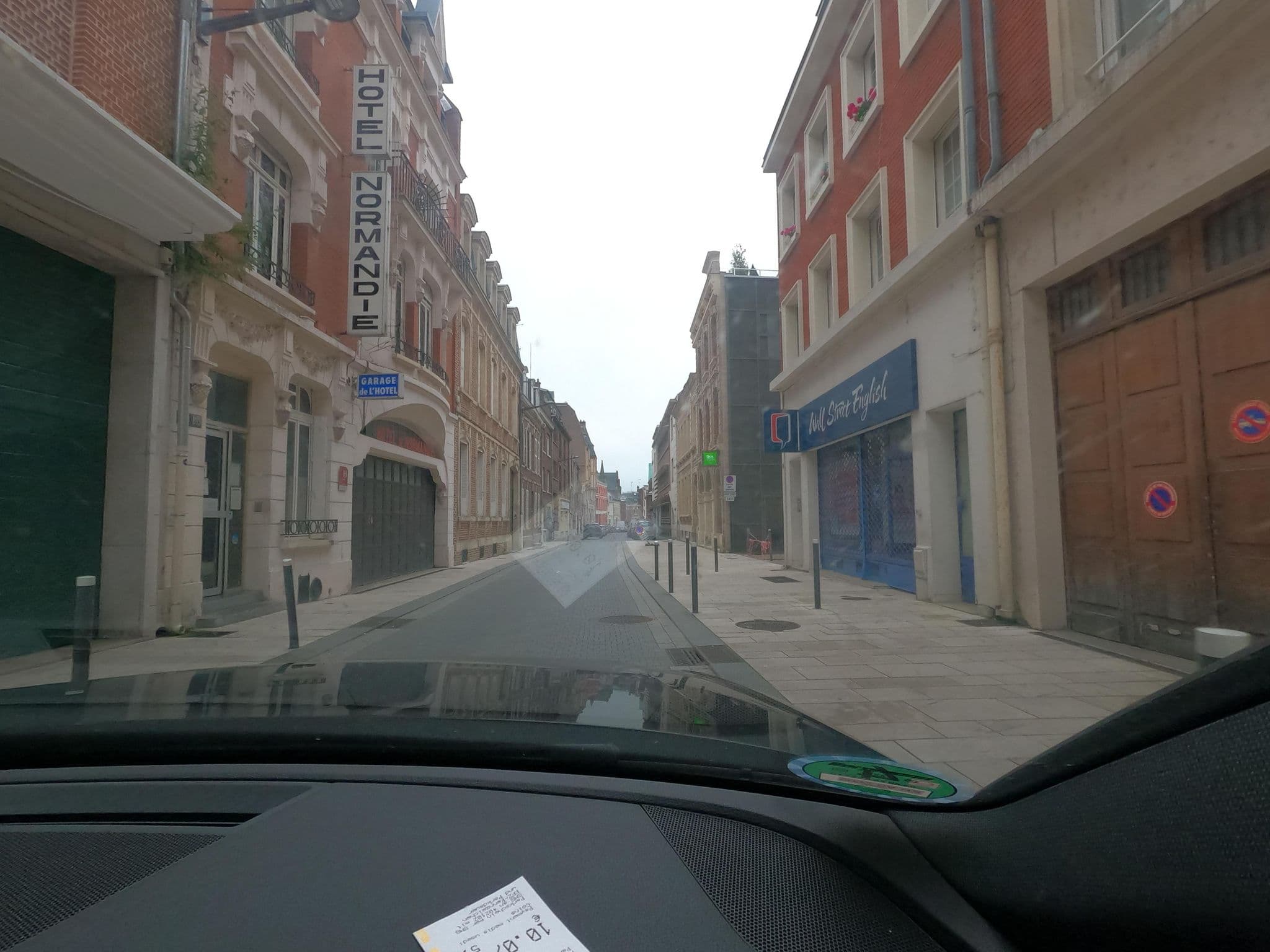 Street view near TUI STORE, Amiens — © saschahaberkorn (CC BY-SA · Mapillary)