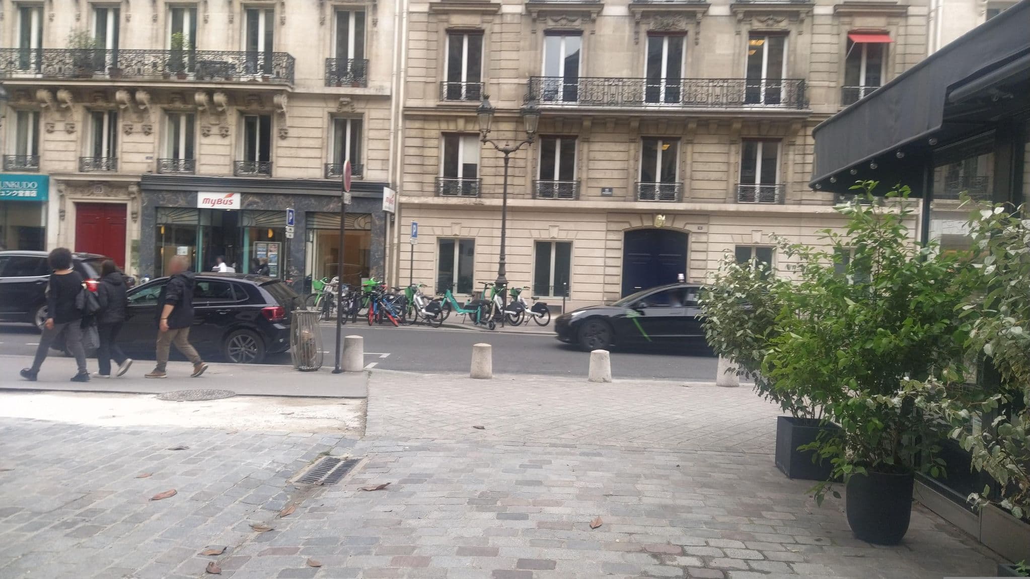 Street view near Hôtel Lumen Paris Louvre, Paris 02 Bourse — © contributeur (CC BY-SA · Mapillary)