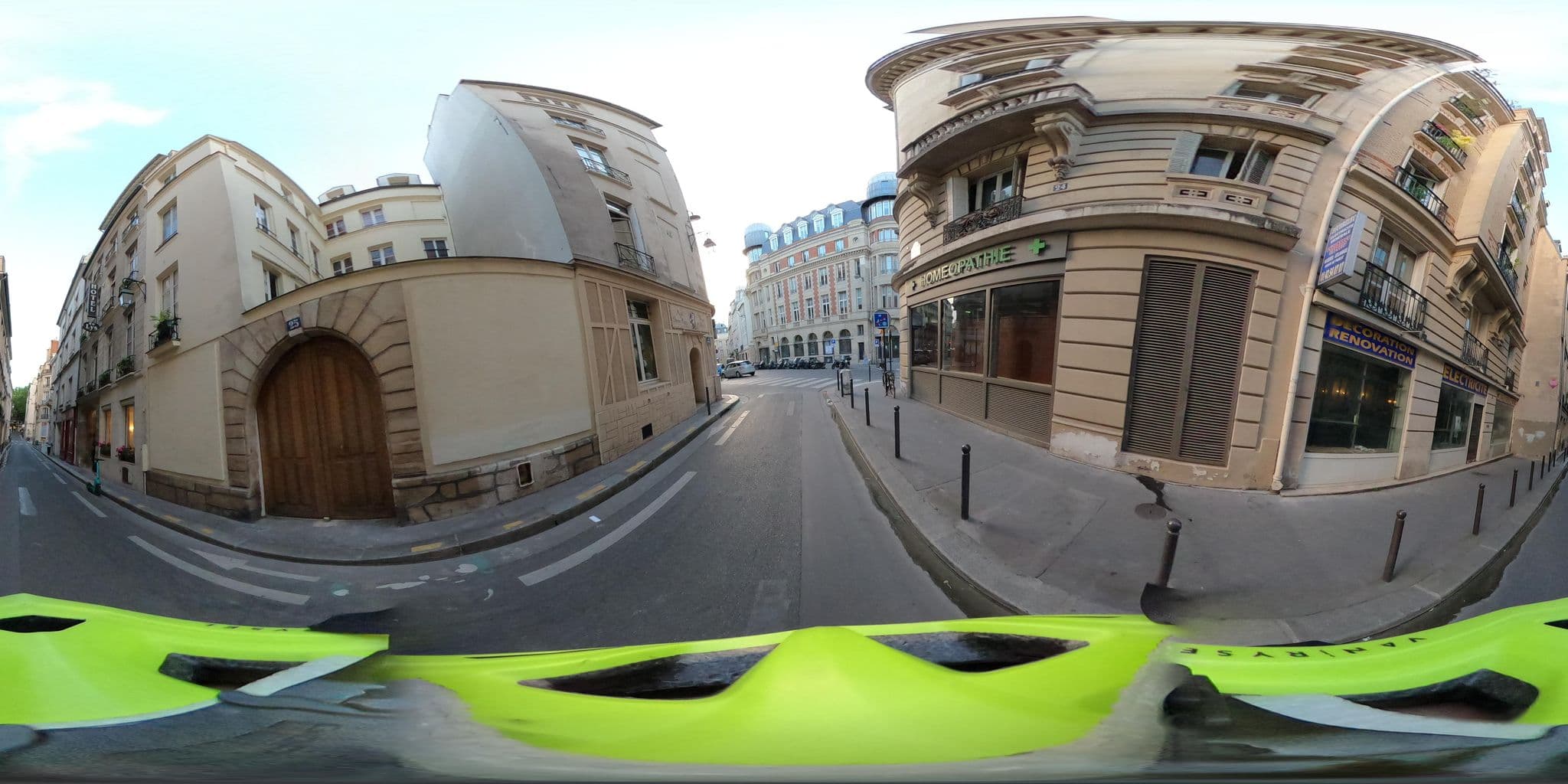 Street view near Hotel Le Lys, Paris — © Stefdegreef (CC BY-SA · Mapillary)