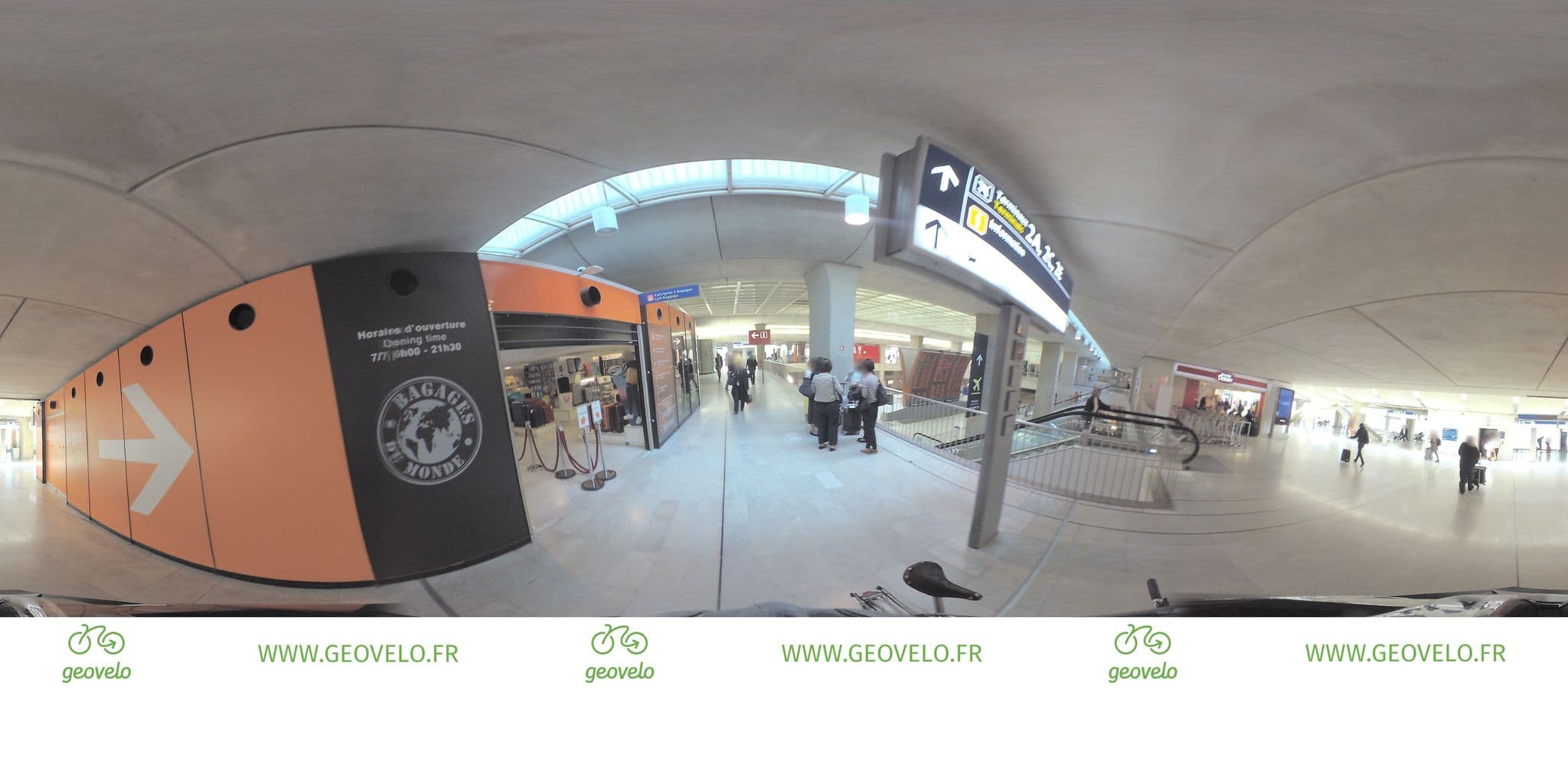 Street view near Hôtel Hilton, Roissy-en-France — © simon_geovelo (CC BY-SA · Mapillary)