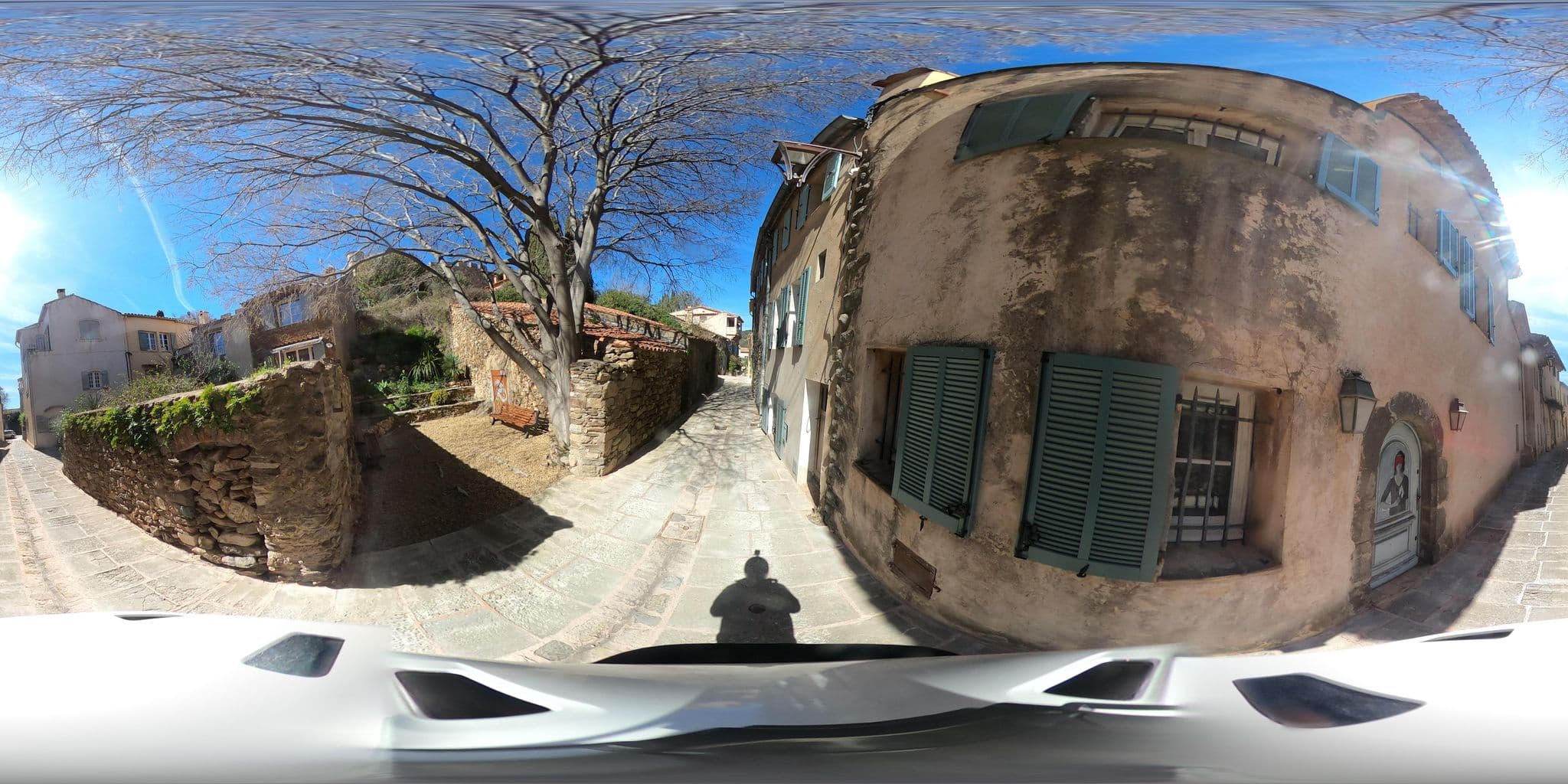 Street view near Domaine des Naïades, Grimaud — © sogefi (CC BY-SA · Mapillary)