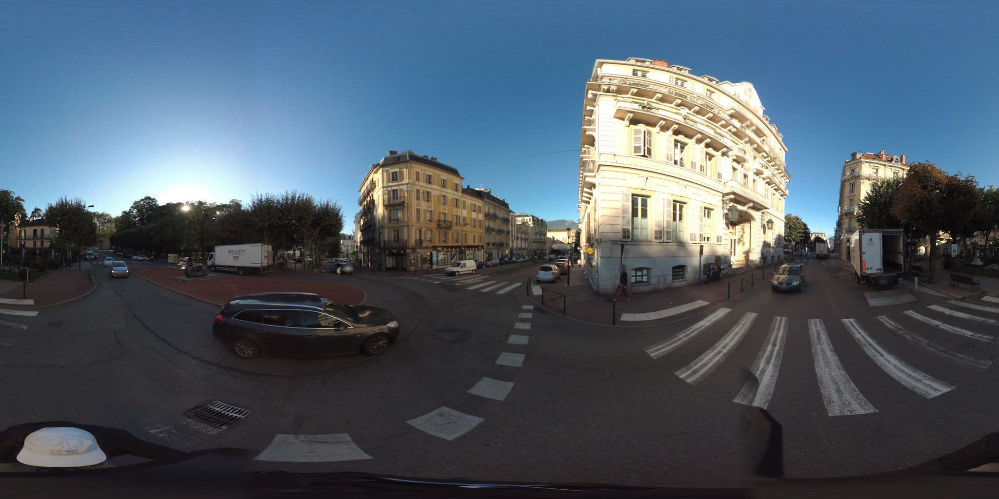 Street view near Appartement meublé le Grand Hôtel, Aix-les-Bains — © geovelo (CC BY-SA · Mapillary)