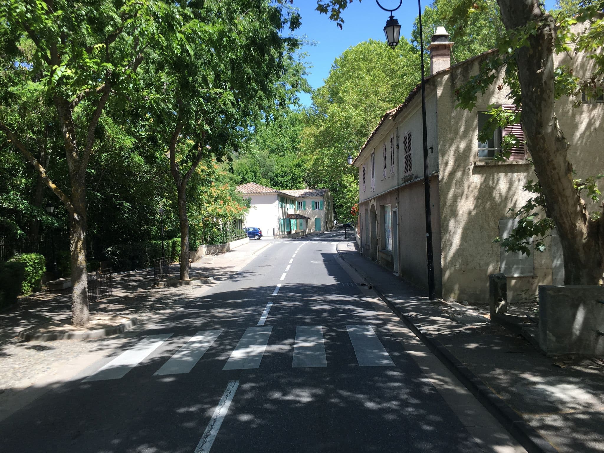 Street view near Résidence Odalys Côté Provence, Gréoux-les-Bains — © yaron (CC BY-SA · Mapillary)