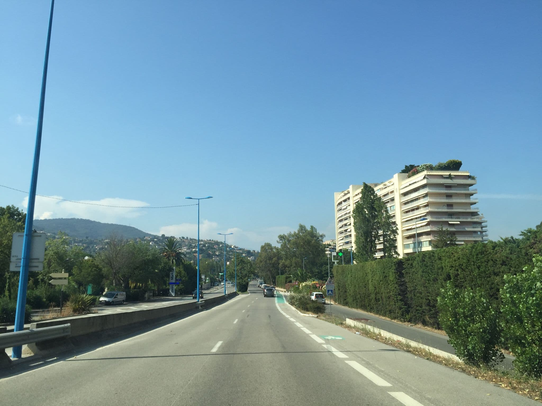 Street view near Residence Maeva le Surcouf, Mandelieu-la-Napoule — © jesolem (CC BY-SA · Mapillary)