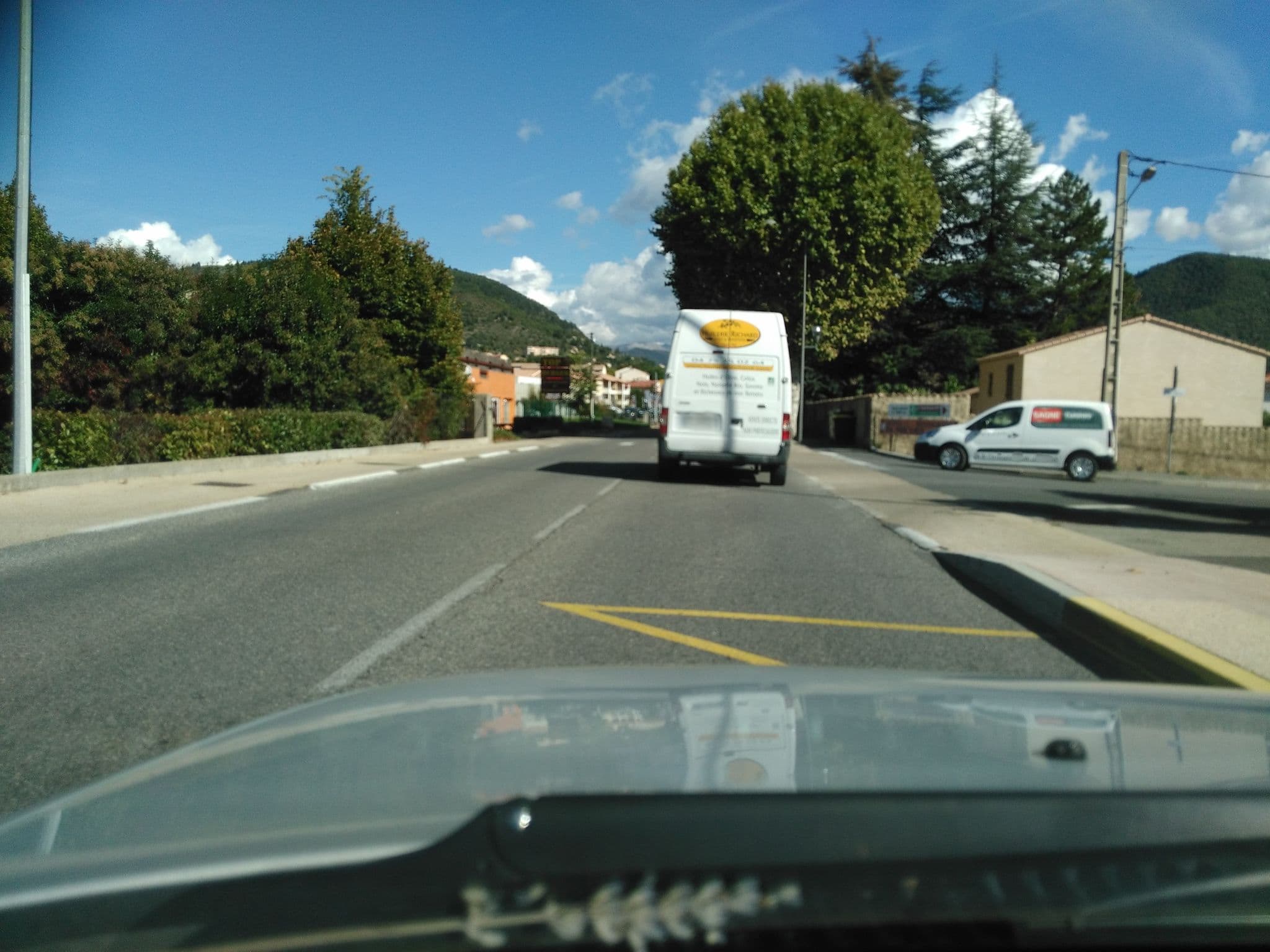 Street view near Hôtel Restaurant le Saint Michel, Digne-les-Bains — © thibautlecorre (CC BY-SA · Mapillary)