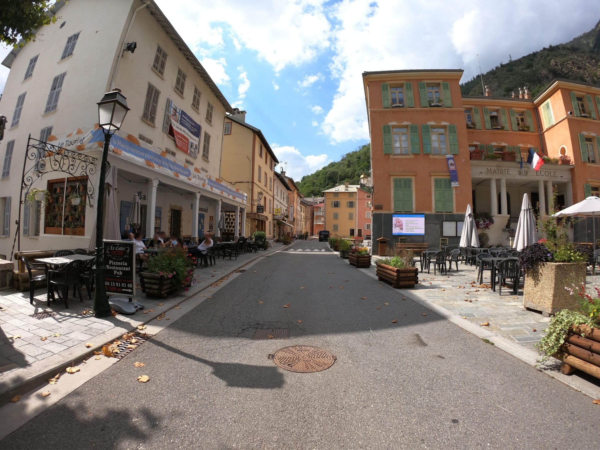 Street view near Hôtel d'Isola, Saint-Étienne-de-Tinée — © joostjakob (CC BY-SA · Mapillary)