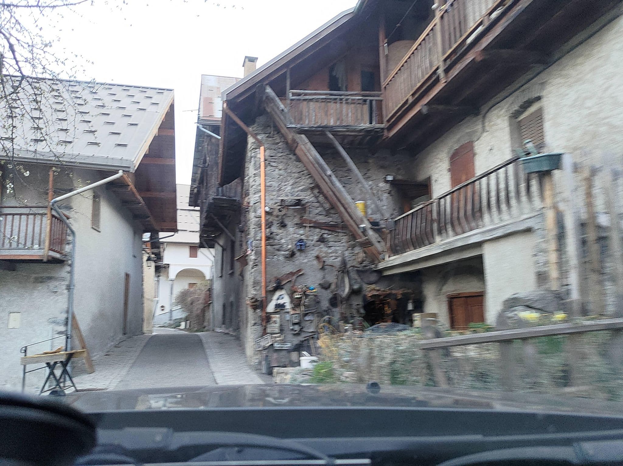 Street view near Location Meublé, Saint-Martin-de-Queyrières — © MatthieuF4FNE (CC BY-SA · Mapillary)