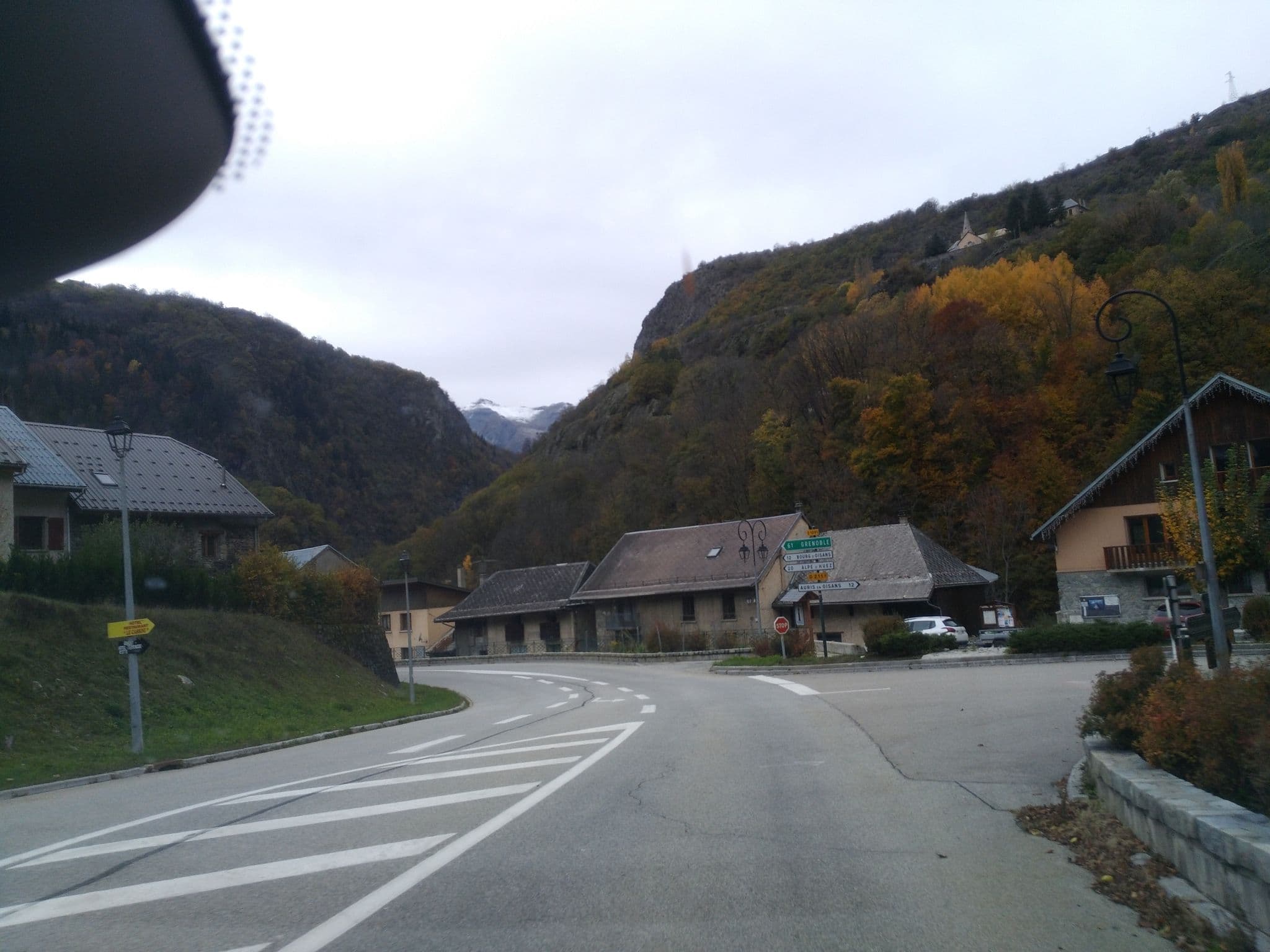 Street view near Hotel Cassini, Mont-de-Lans — © tartine78 (CC BY-SA · Mapillary)