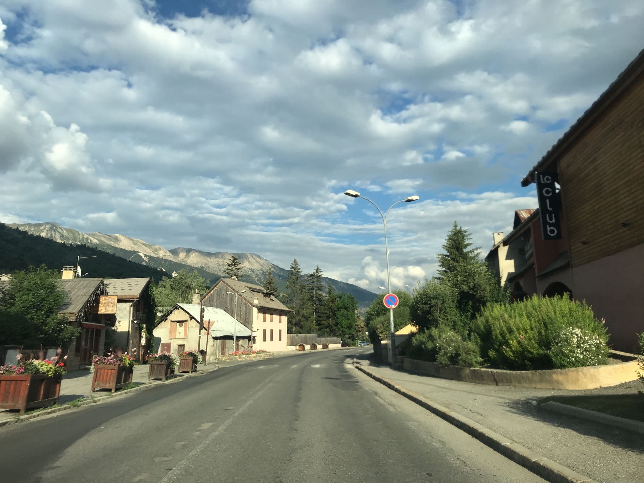 Street view near Hôtel Christiania, Villeneuve — © pgiraud (CC BY-SA · Mapillary)