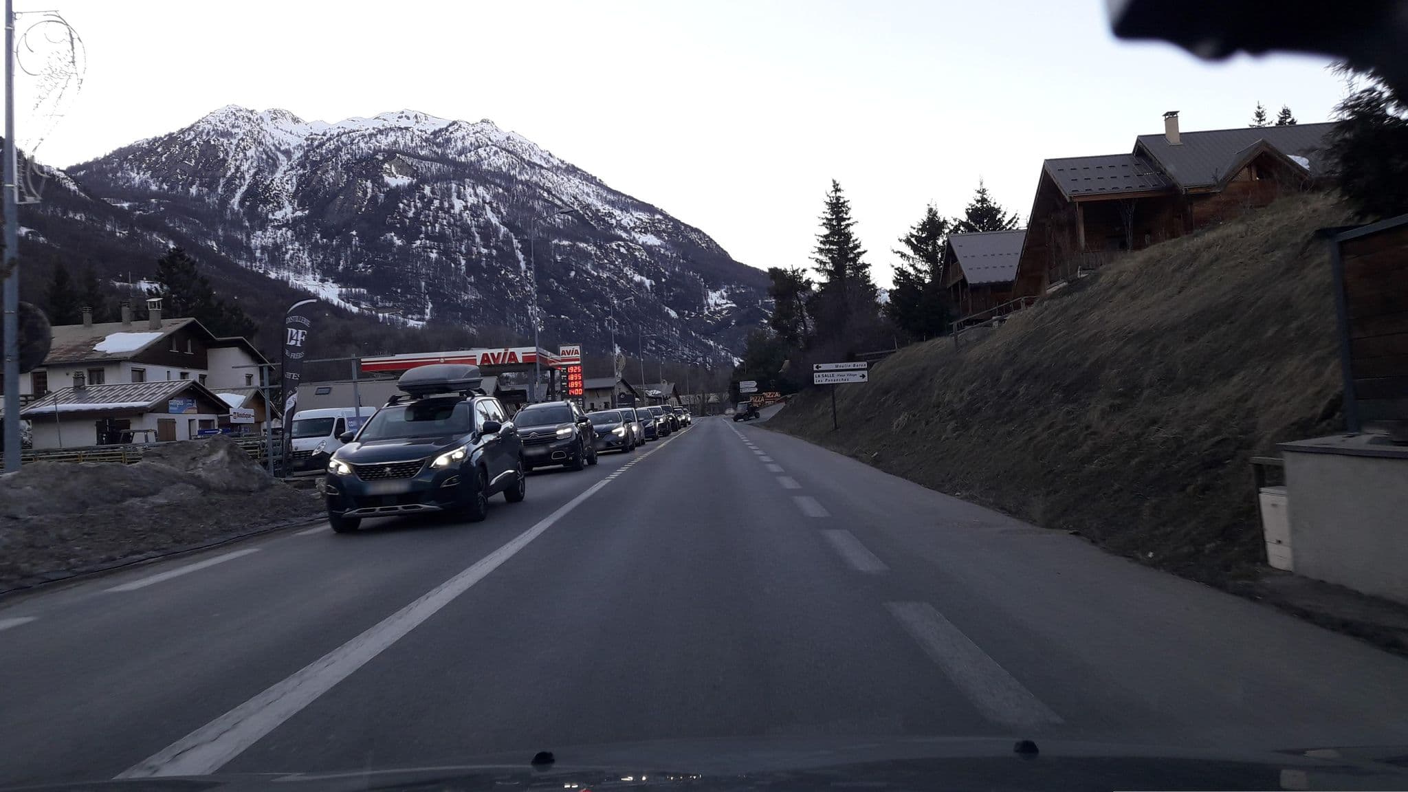 Street view near Les Muandes, Villeneuve — © eric_s (CC BY-SA · Mapillary)