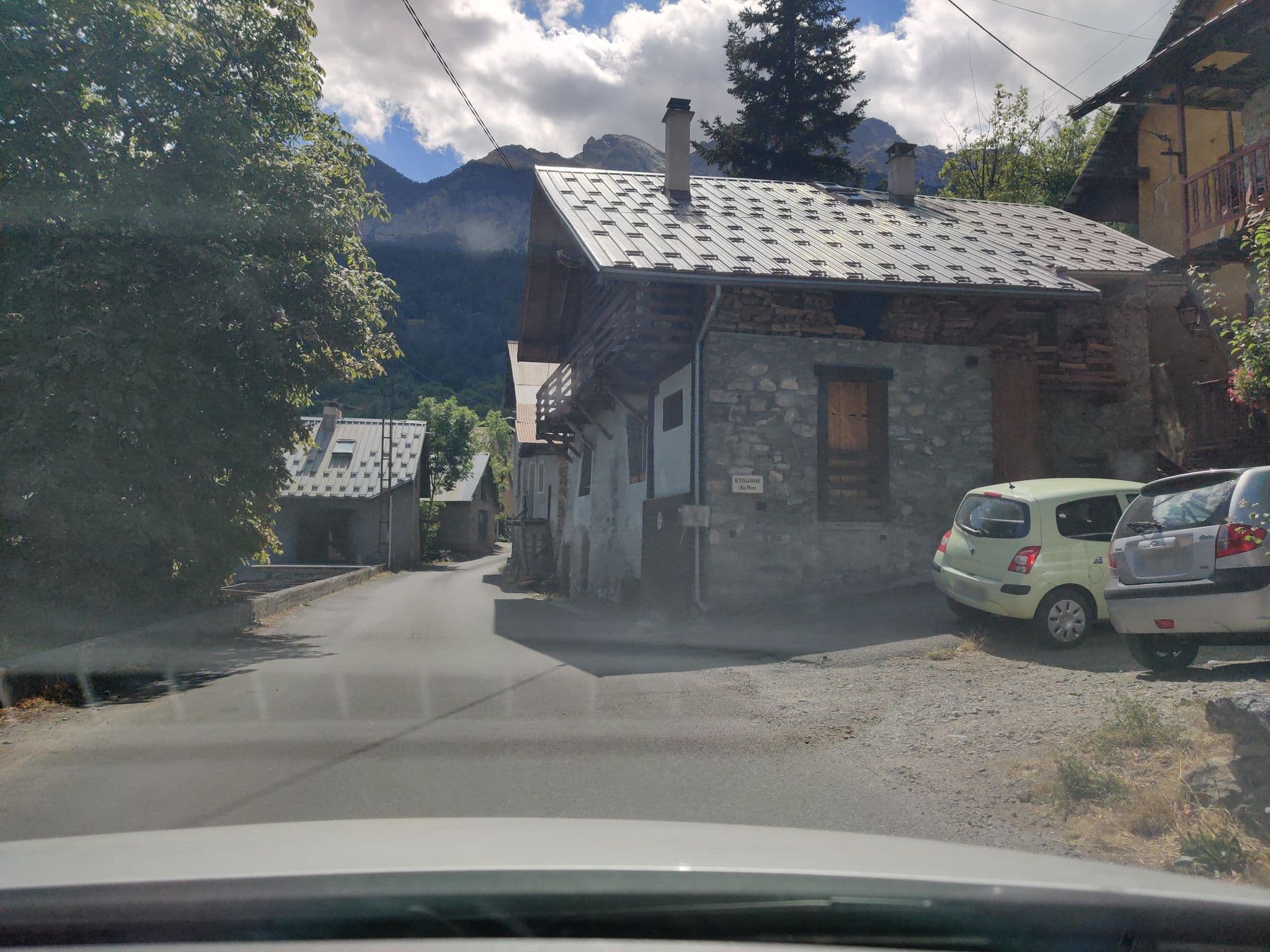 Street view near Pallon d'Argent, Saint-Martin-de-Queyrières — © martijndeman (CC BY-SA · Mapillary)
