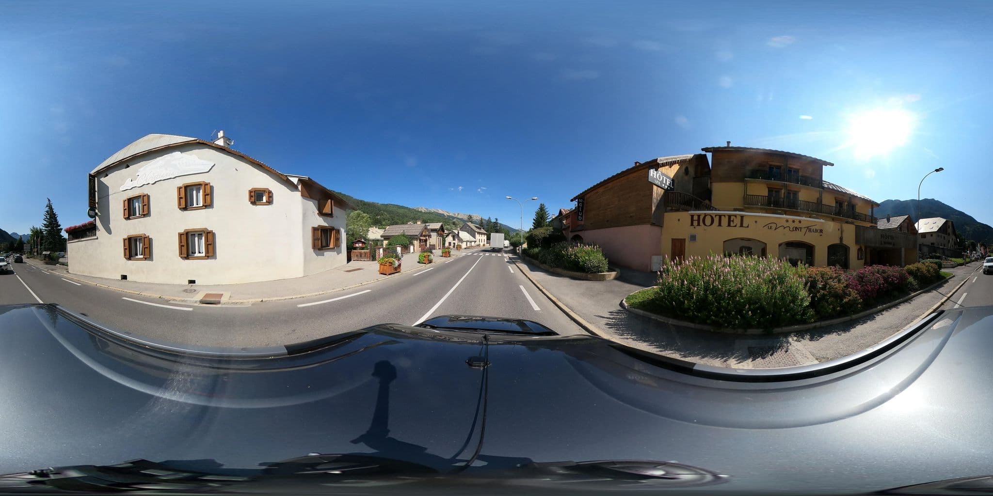 Street view near Mont Thabor, Villeneuve — © eric_s (CC BY-SA · Mapillary)