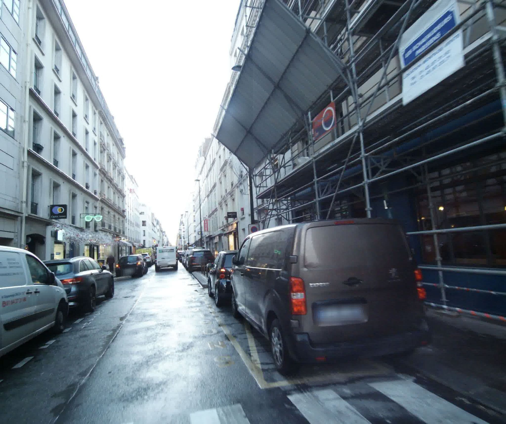 Street view near Boris V. Hotel, Levallois-Perret — © sogefi (CC BY-SA · Mapillary)