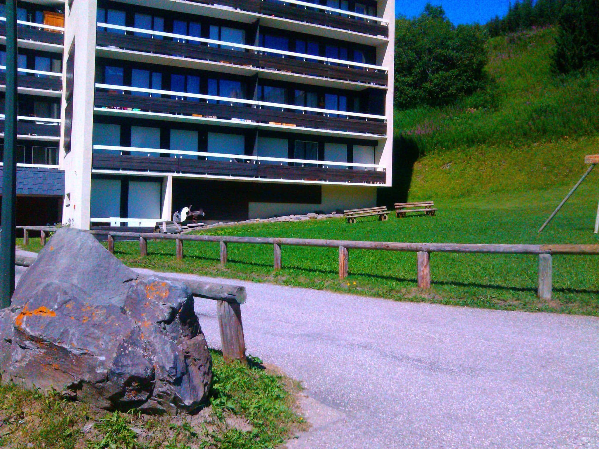 Street view near les chalets du doron, Val Thorens — © zerpou (CC BY-SA · Mapillary)