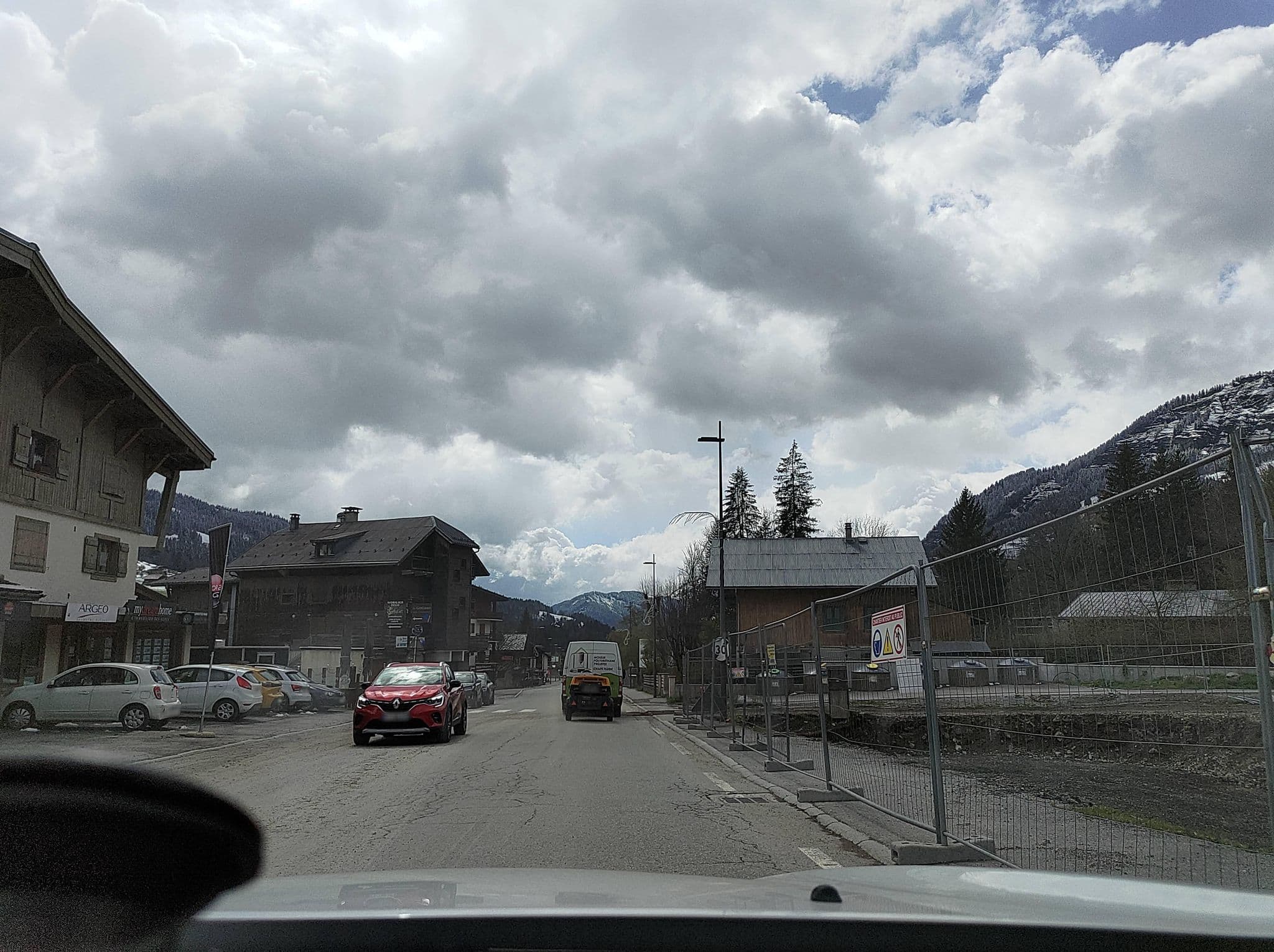 Street view near Residence les Ecrins les Belles, Praz-sur-Arly — © MatthieuF4FNE (CC BY-SA · Mapillary)