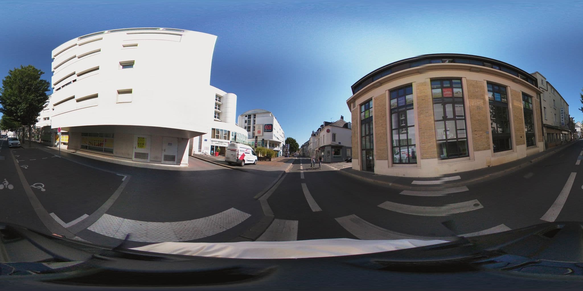 Street view near Hôtel de Rosny, Tours — © monsieur_a (CC BY-SA · Mapillary)