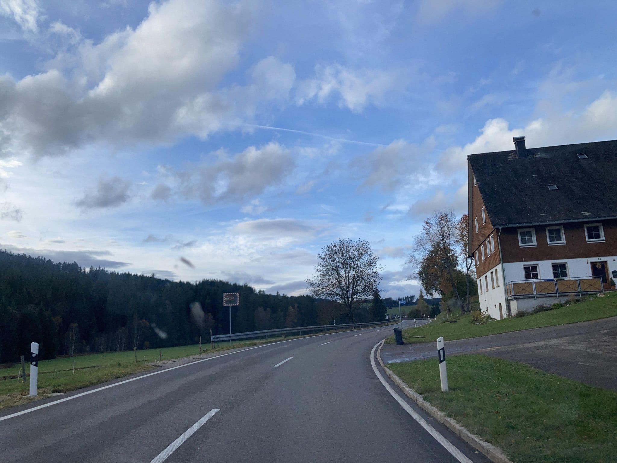 Street view near Unterhoefenhof, Titisee-Neustadt — © tasmaniadevil (CC BY-SA · Mapillary)