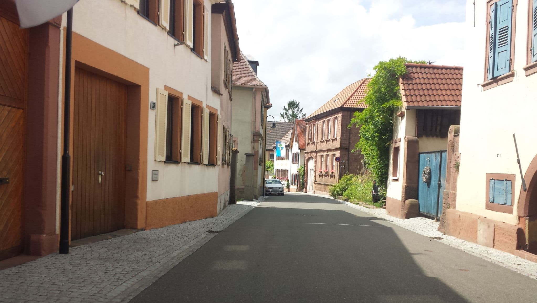 Street view near Robert Weidmann, Rhodt unter Rietburg — © wegavision (CC BY-SA · Mapillary)