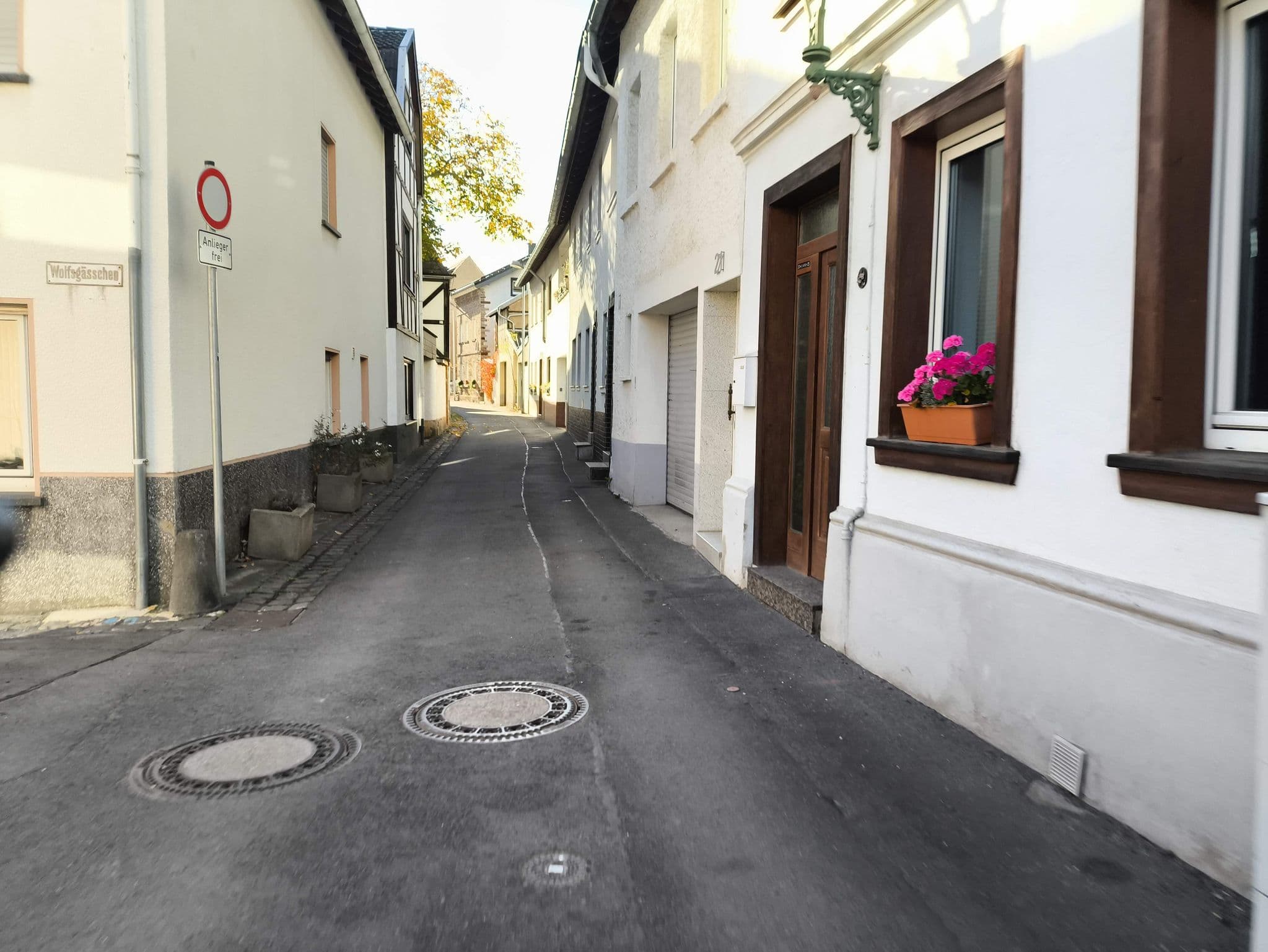 Street view near Fremdenzimmer Frau Knieps, Bad Neuenahr-Ahrweiler — © wolly79 (CC BY-SA · Mapillary)