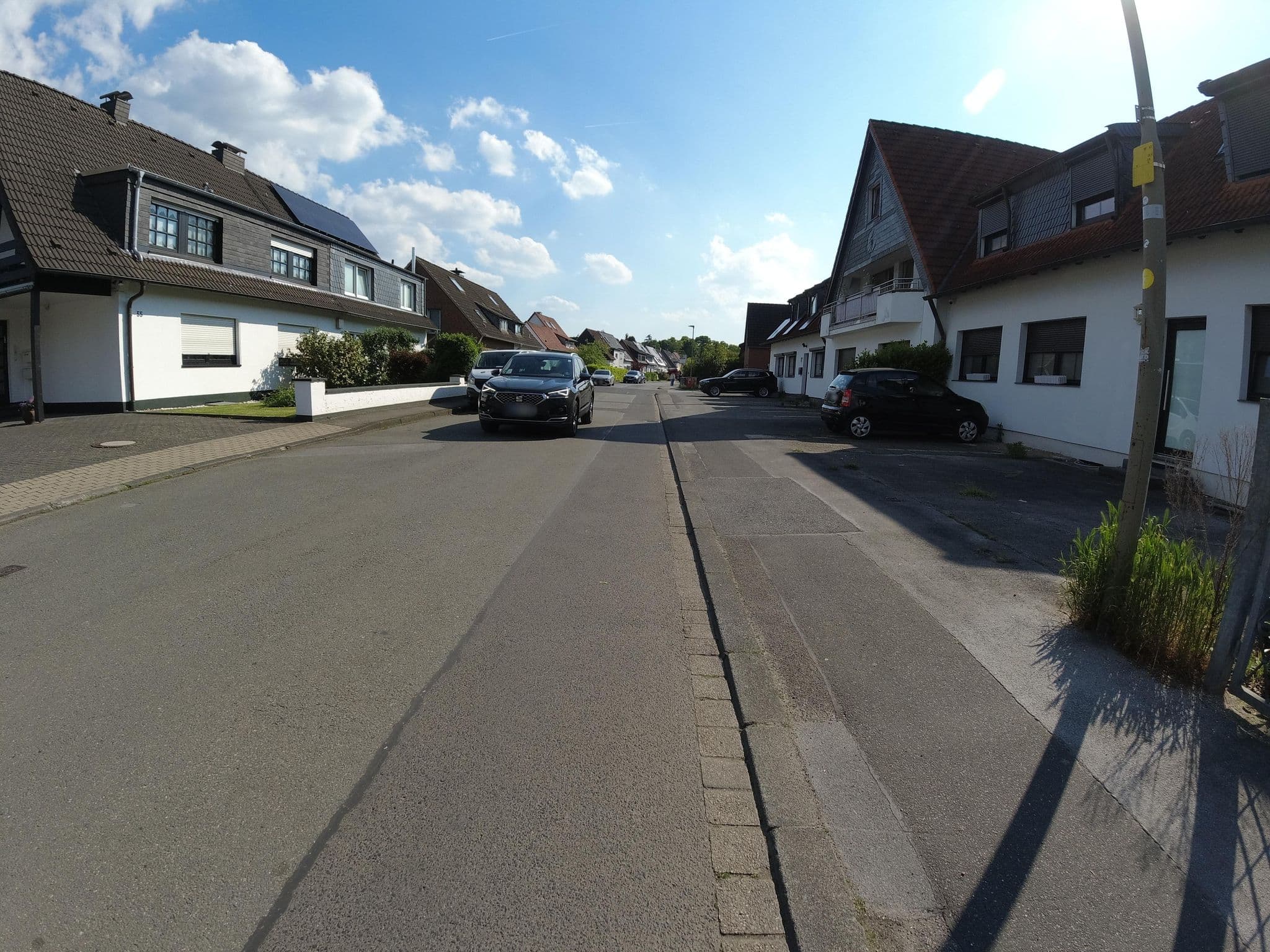 Street view near Hotel Uferkamp, Ratingen — © ralrei (CC BY-SA · Mapillary)