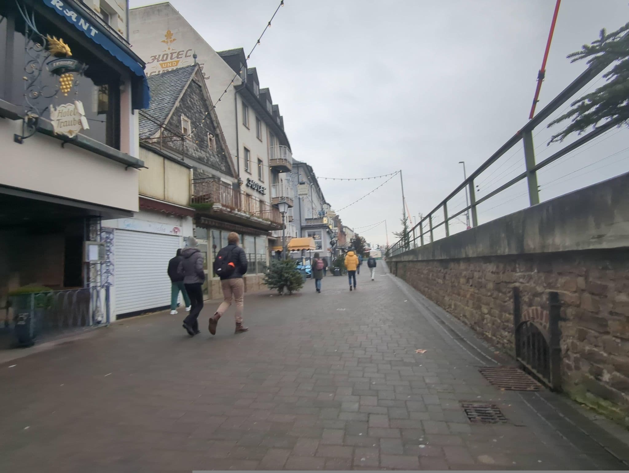 Street view near Carat Hotel, Rüdesheim am Rhein — © miguel_andrade (CC BY-SA · Mapillary)