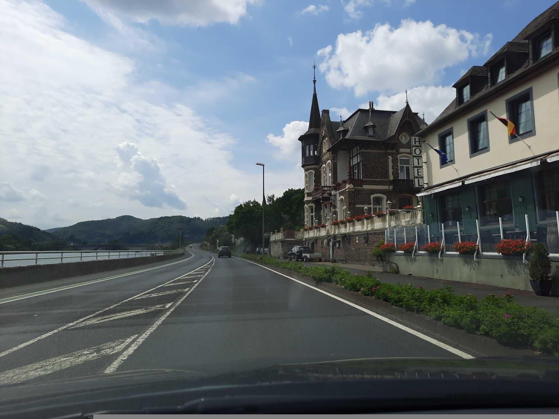 Street view near Bar Hotel Brauer, Treis-Karden — © Lowiekse (CC BY-SA · Mapillary)