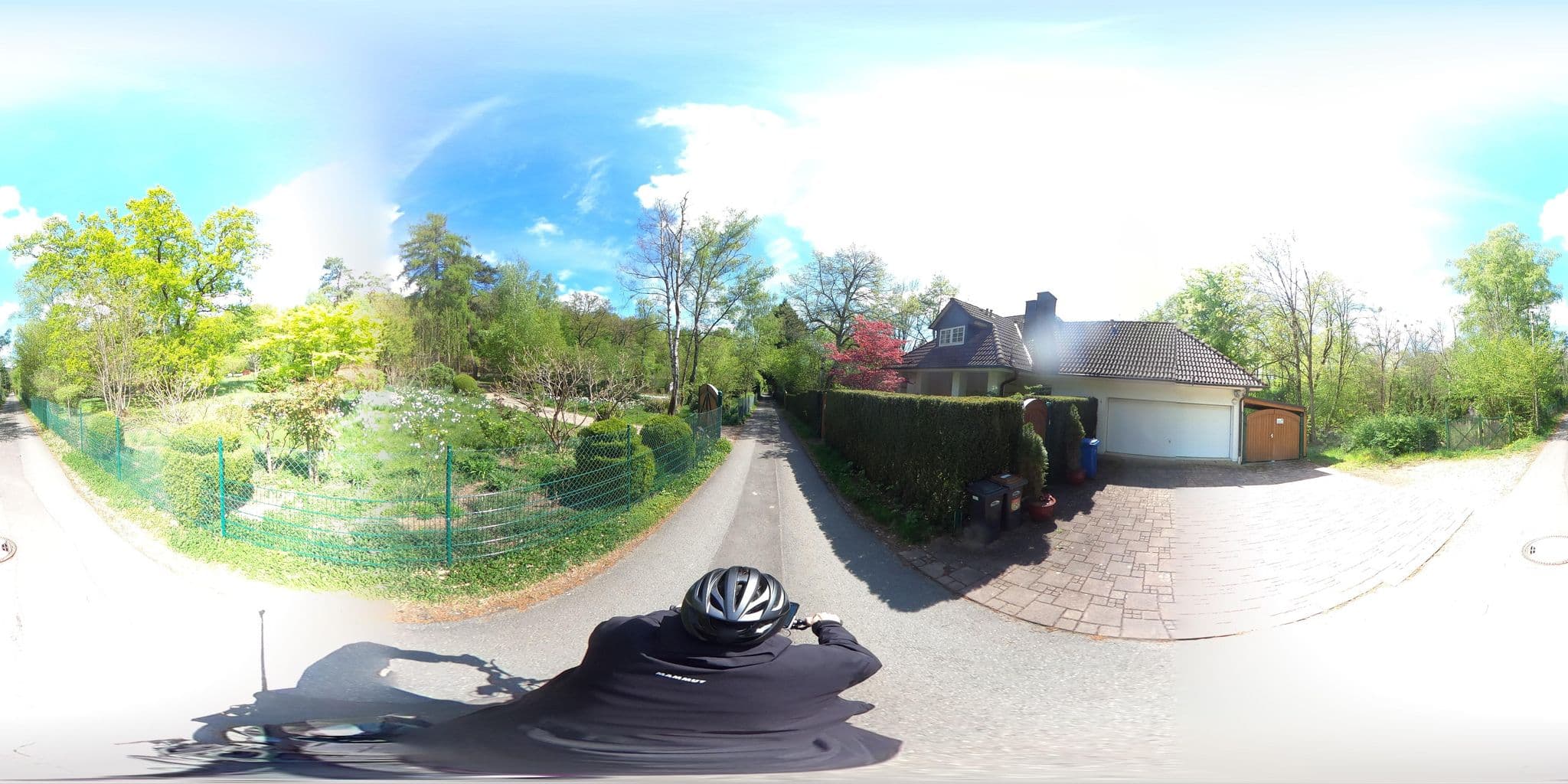 Street view near Weißes Haus Varwig, Bad Homburg vor der Höhe — © Planungsgesellschaft_RV-K (CC BY-SA · Mapillary)
