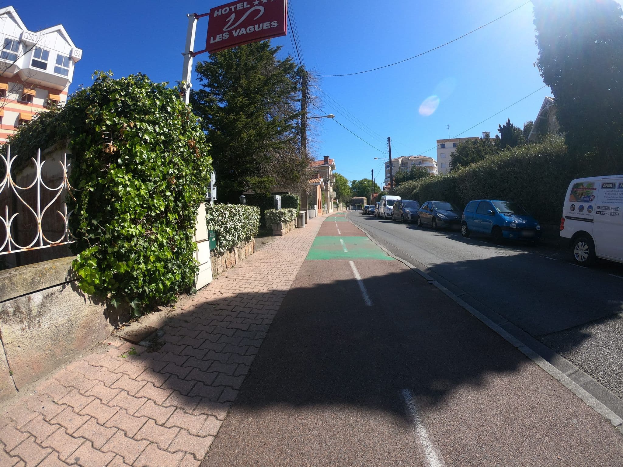 Street view near Les Vagues, Arcachon — © gitouche (CC BY-SA · Mapillary)