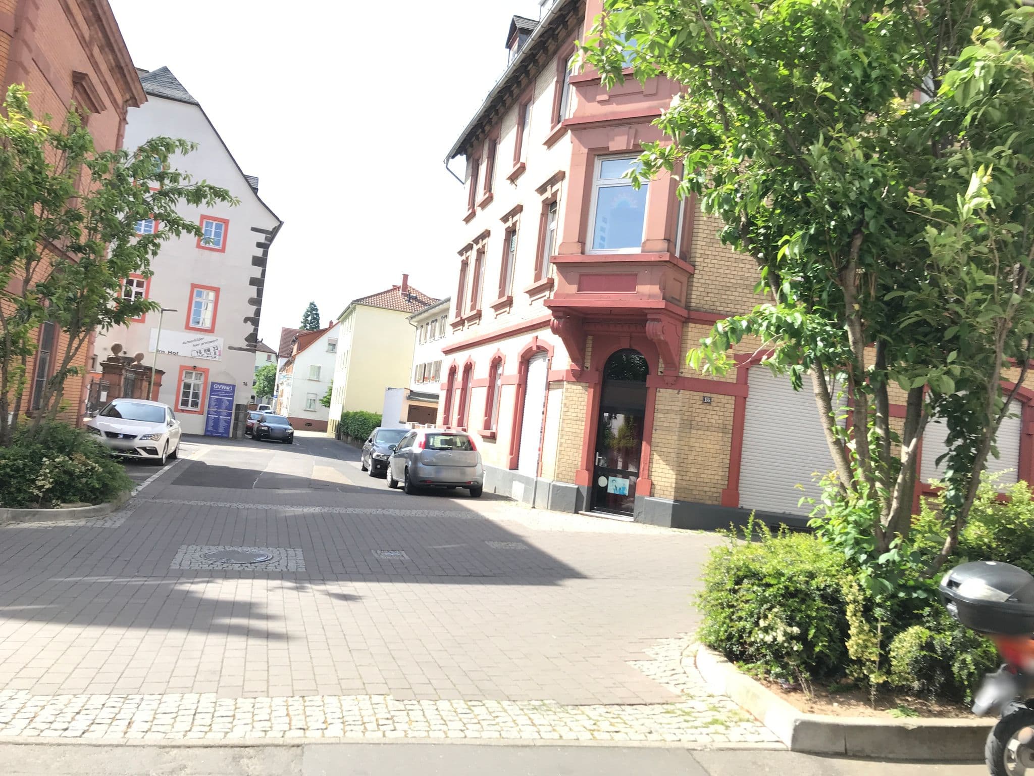 Street view near Luxstay Design Appartements, Bad Nauheim — © troher15 (CC BY-SA · Mapillary)