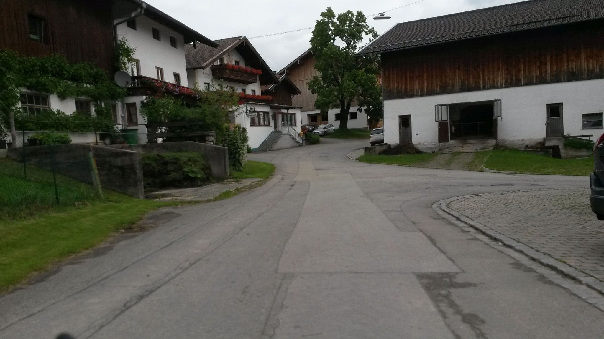 Street view near Hoanzhof-Weisham, Bernau am Chiemsee — © rausk (CC BY-SA · Mapillary)