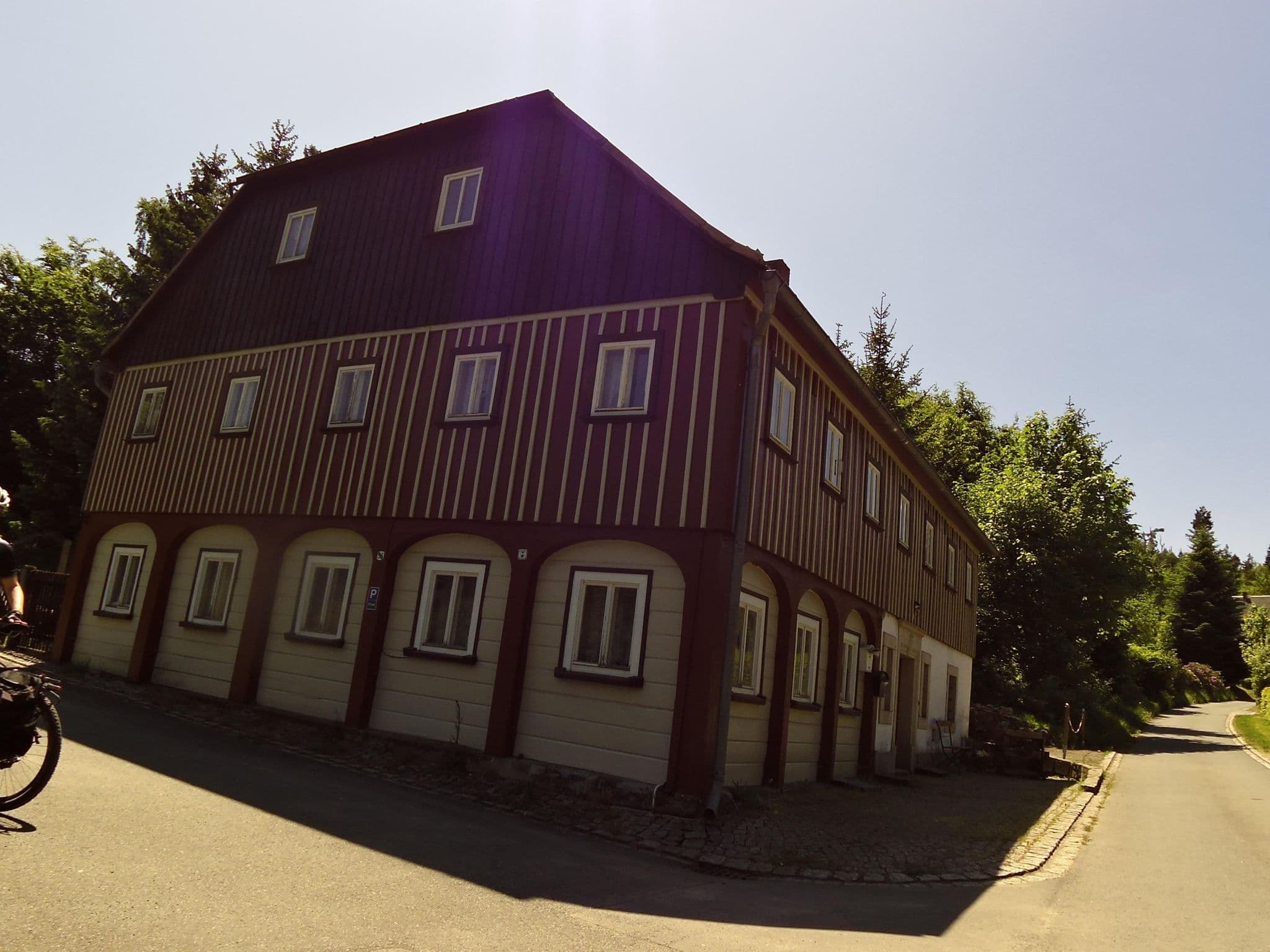 Street view near Pension Kroatzbeere, Kurort Jonsdorf — © fell3 (CC BY-SA · Mapillary)