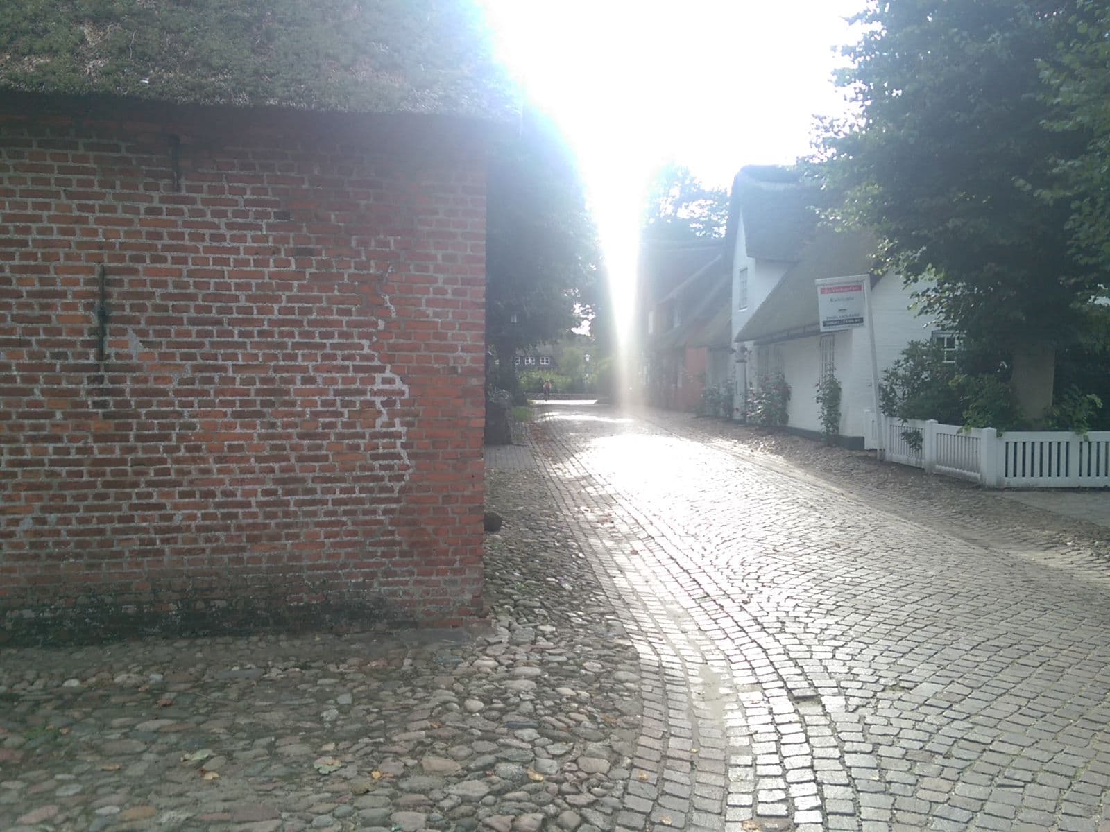 Street view near von Deska Countryhouses, Wyk auf Föhr — © live (CC BY-SA · Mapillary)