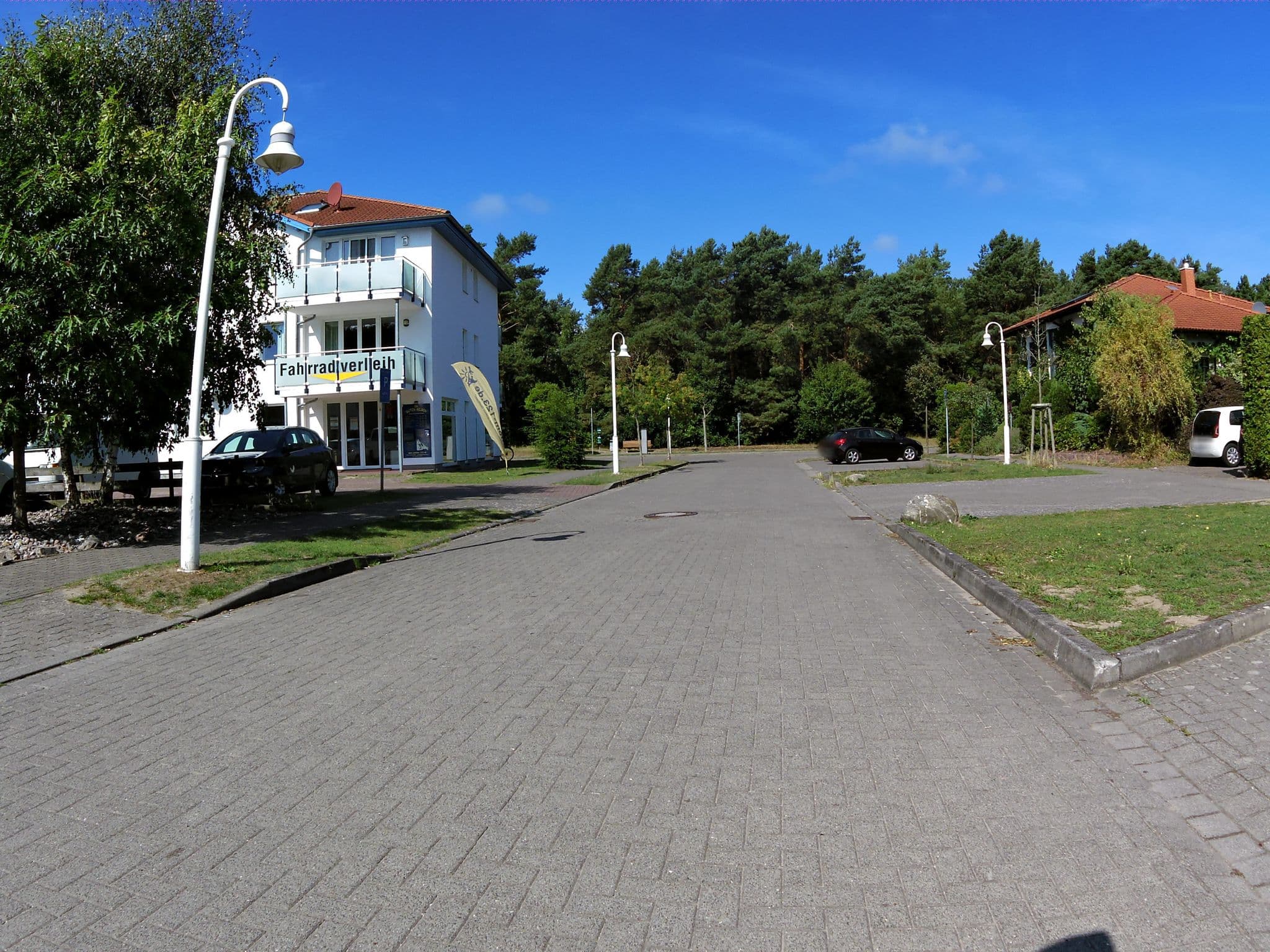 Street view near Ferienhaus am Maiglöchchenberg 5, Karlshagen — © zoegglmeyr (CC BY-SA · Mapillary)