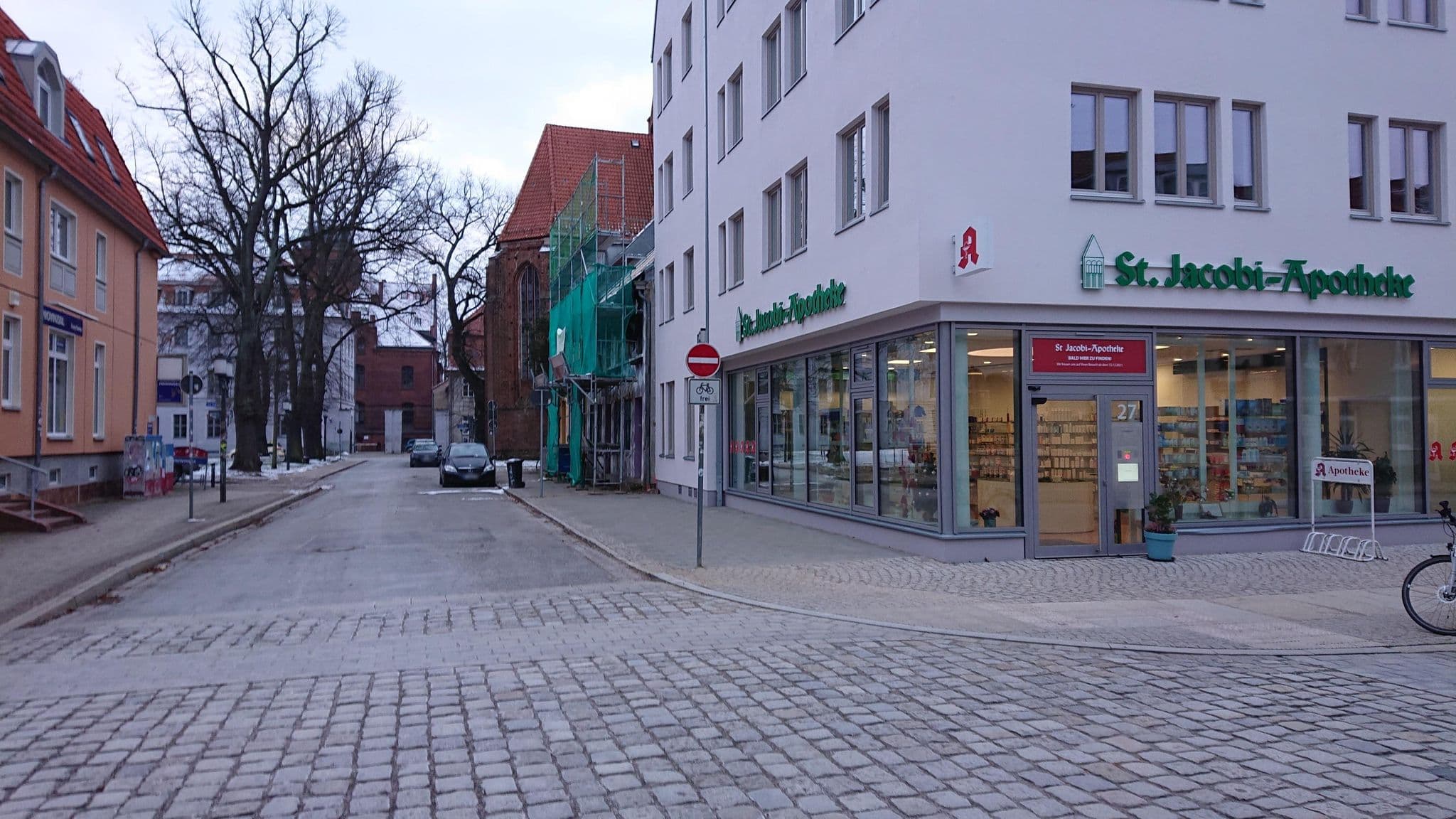 Street view near Hotel Kronprinz, Universitäts- und Hansestadt Greifswald — © jacobbraeutigam (CC BY-SA · Mapillary)