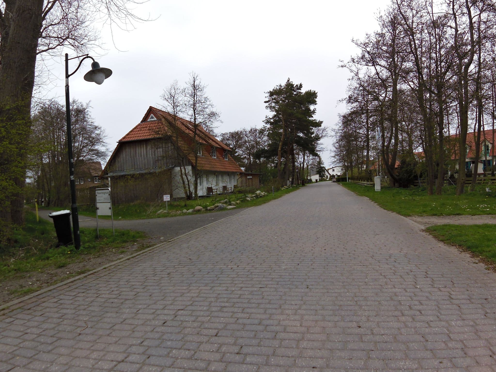 Street view near Vermietung und Verpachtung - Albrecht Braemer, Hiddensee — © zoegglmeyr (CC BY-SA · Mapillary)