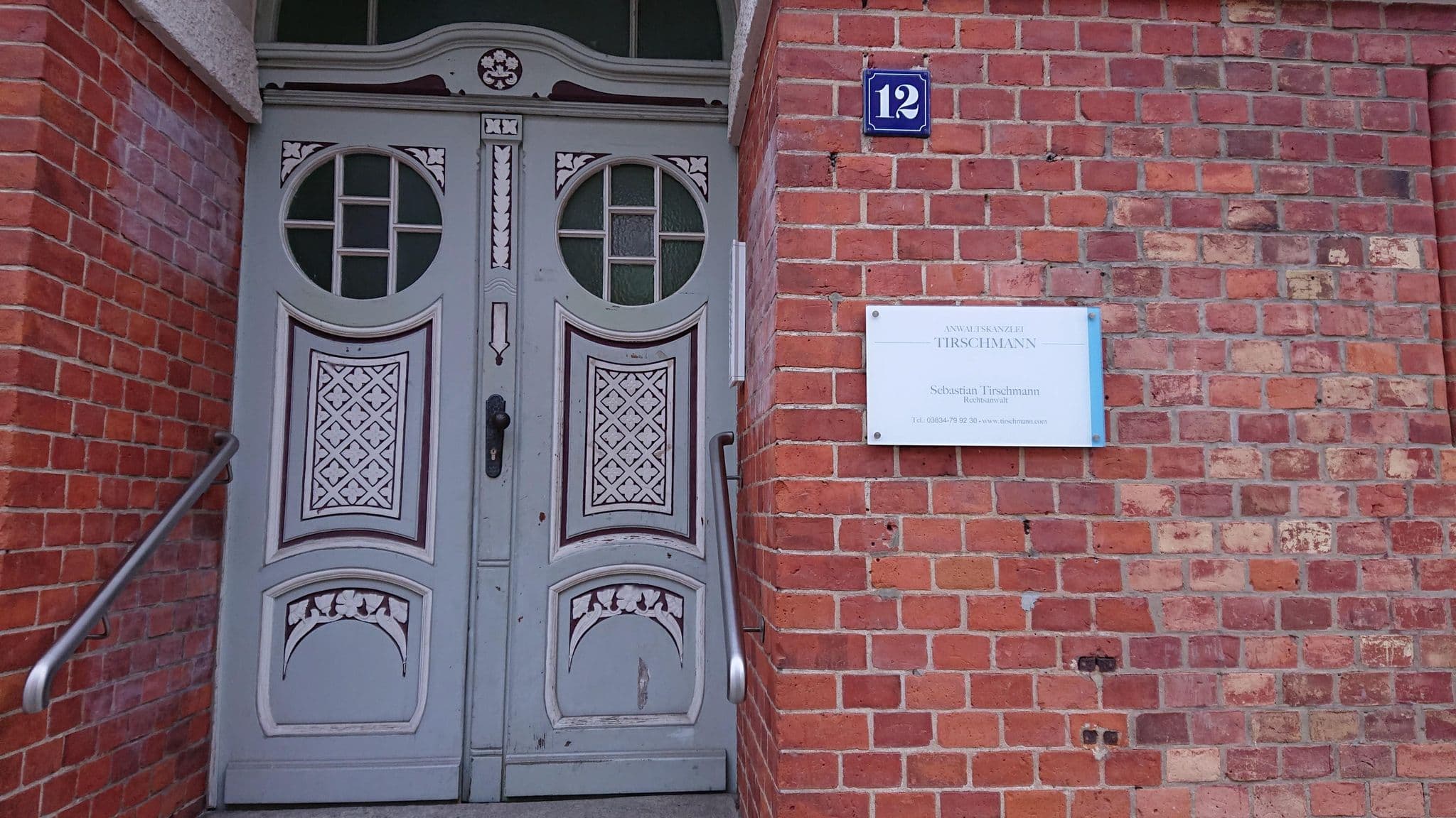 Street view near Hotel Haus am Wall, Universitäts- und Hansestadt Greifswald — © jacobbraeutigam (CC BY-SA · Mapillary)