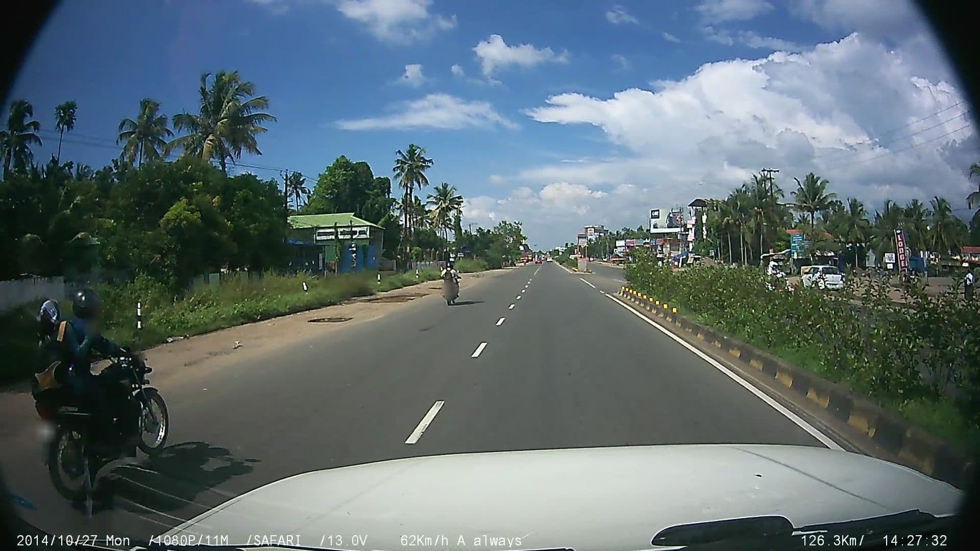 Street view near Aryaas Tourist Home, Maradu — © johnichan (CC BY-SA · Mapillary)