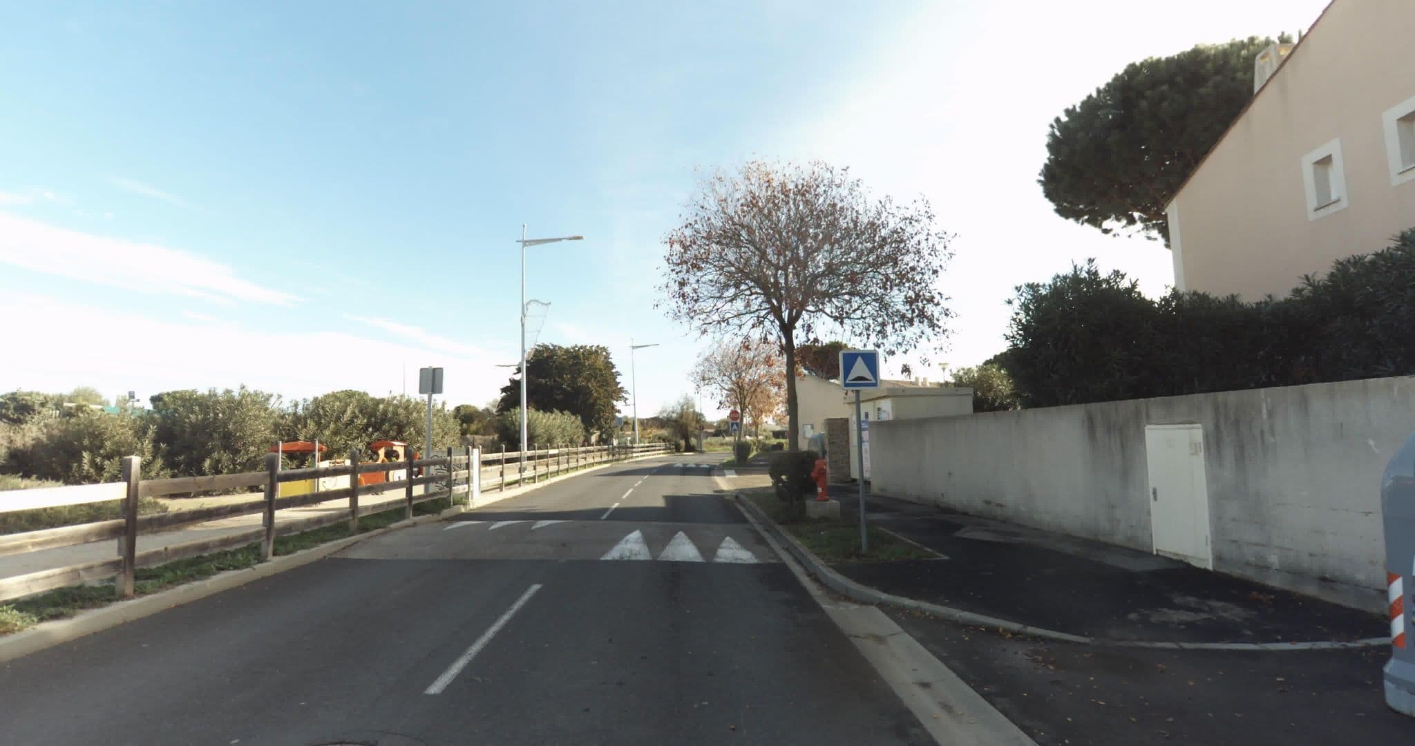 Street view near Résidence Odalys "Le Mas des Flamants", Aigues-Mortes — © sogefi (CC BY-SA · Mapillary)