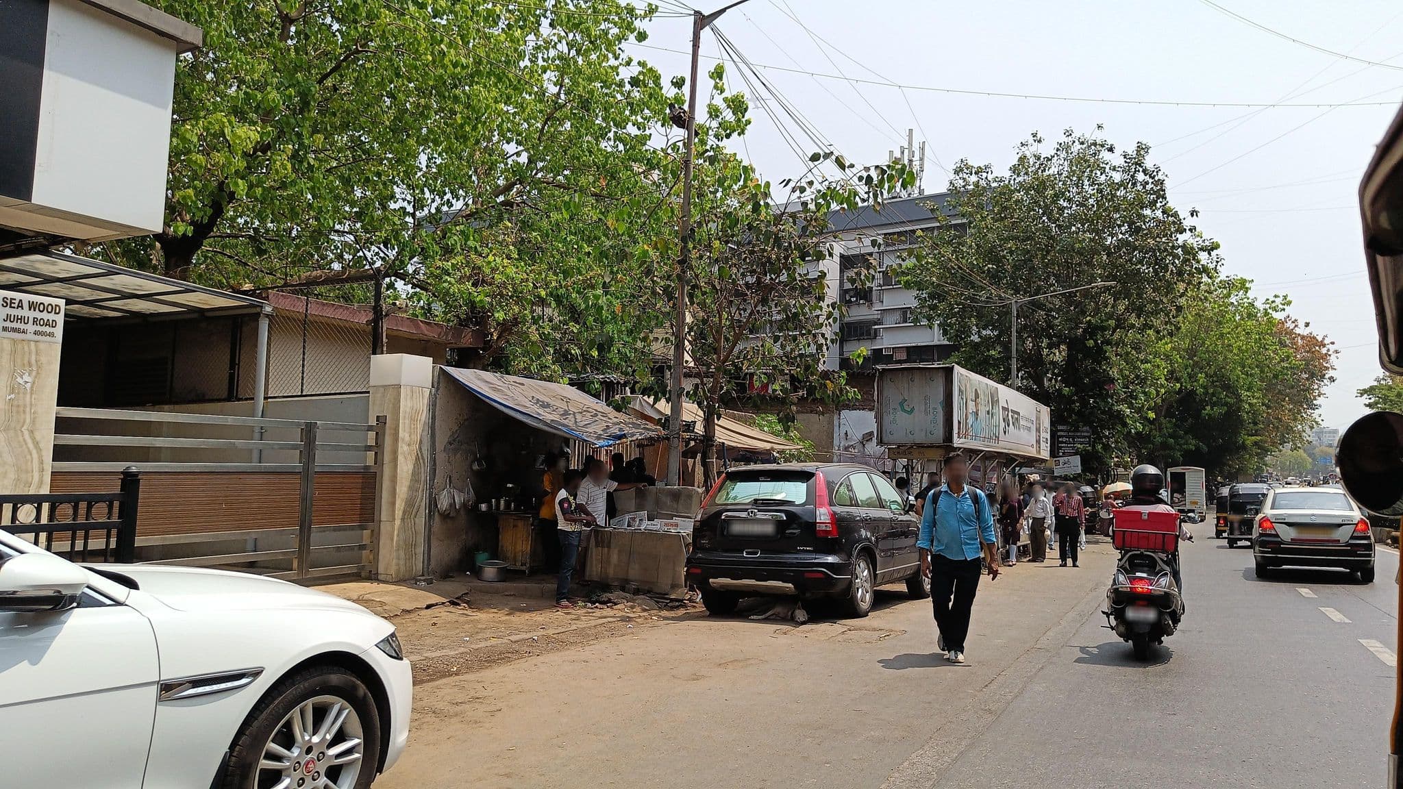 Street view near Seawood Mumbai House Juhu, Dhārāvi — © varunbhakhri (CC BY-SA · Mapillary)